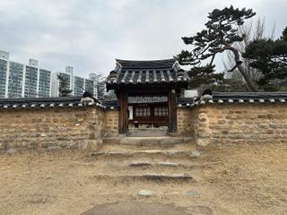 조선 선비의 기풍과 아름다운 건축미를 느낄 수 있는 '회덕 동춘당'