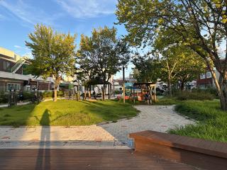 차분한 오후를 즐기기 좋은 공간 '새말어린이공원'