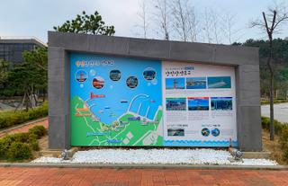 푸른 바다와 빨간 등대의 당진 안섬포구