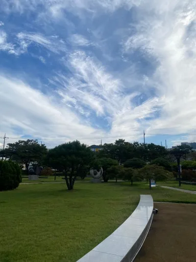 김천 산책과 운동하기 좋은 곳, 강변 조각 공원 | 경상북도 | 웰로