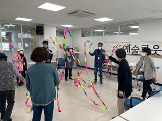 하남시 미사도서관, 취약계층 노인 프로그램 ‘미사 동행시’ 운영