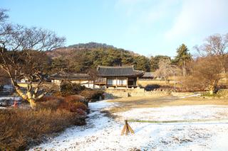 논산의 전형적인 조선 중기 양반가옥인 명재고택