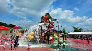 딸기향 농촌테마공원 물놀이형 놀이시설 개장