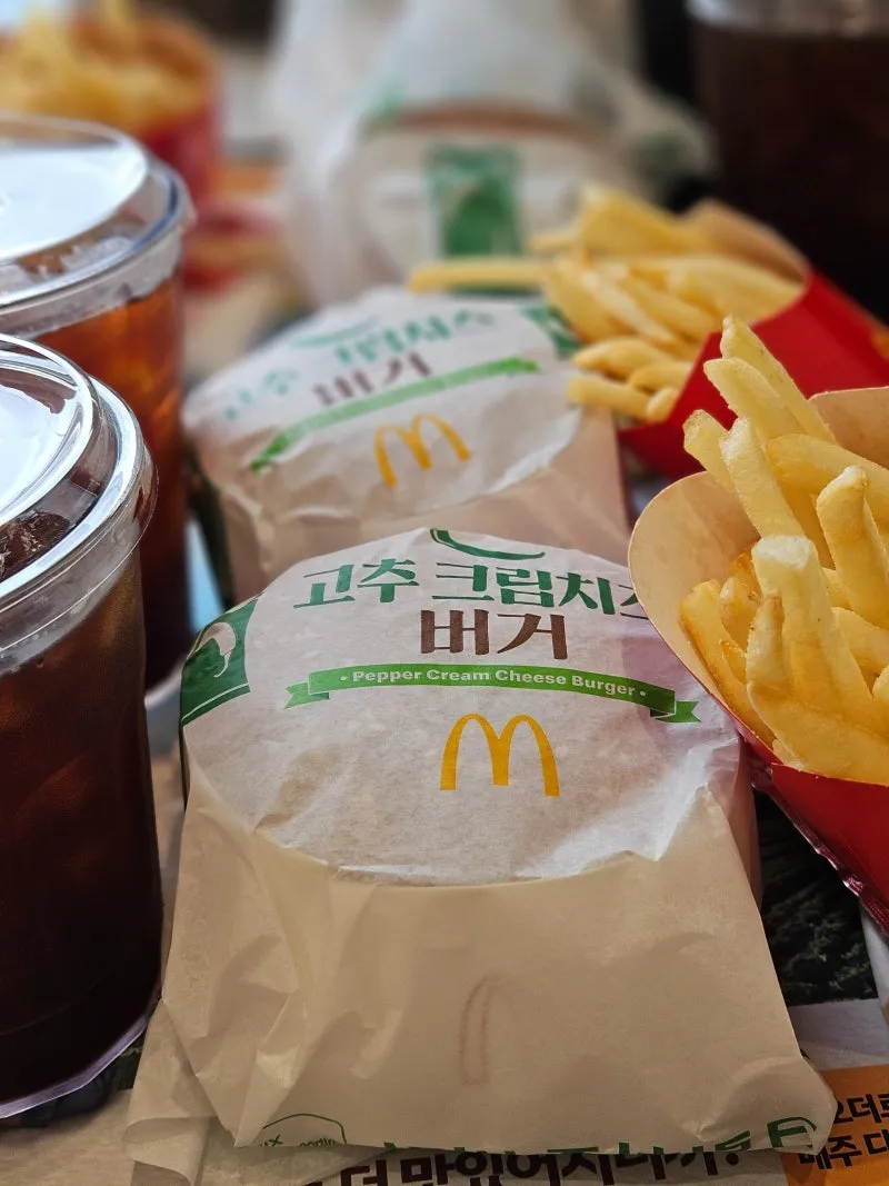 맥도날드 진주 고추 크림치즈 버거 50만개 판매 기념, 진주시 공식 인스타그램 이벤트! | 경상남도 진주시 | 웰로