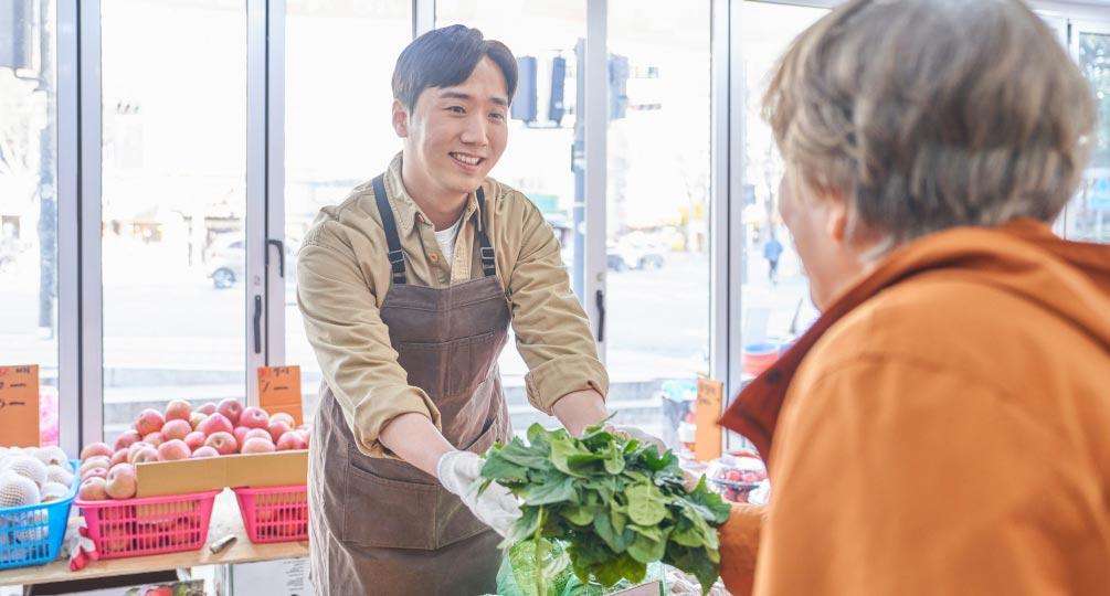 [영암군] 어르신 식품 사막화 해소! 동네방네 기찬장터 운영 썸네일 이미지