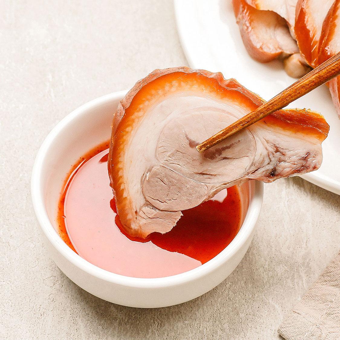 캠핑용 쫀득 항정껍데기 & 세자매정육점 족발세트 (1.2kg)