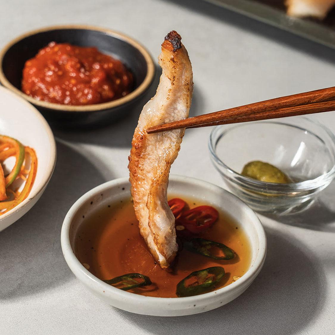 캠핑용 쫀득 항정껍데기 & 세자매정육점 족발세트 (1.2kg)