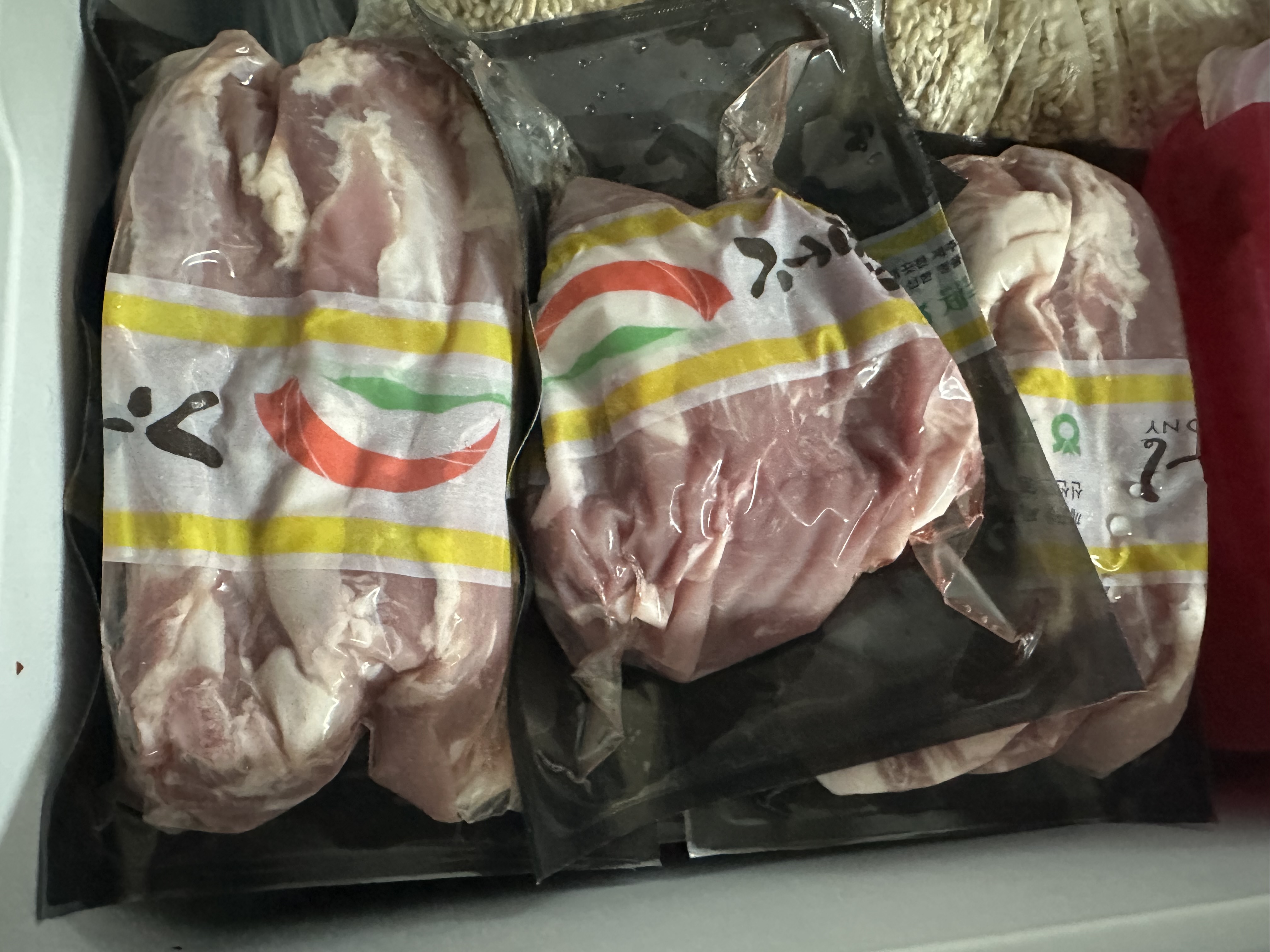 제주양돈농협 삼겹구이용 (500g 2개) + 앞다리 300g 선물 세트-2