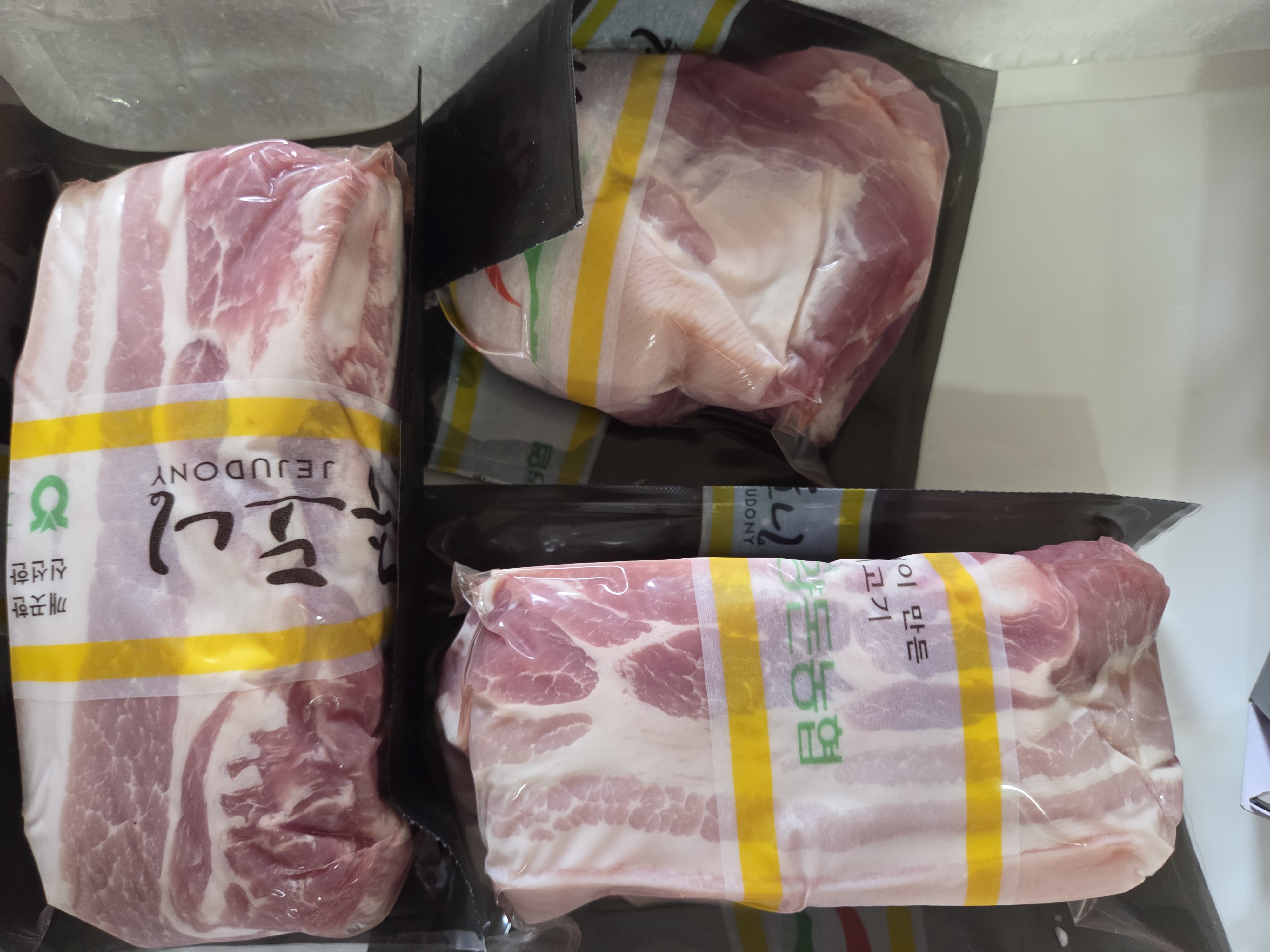 제주양돈농협 삼겹구이용 (500g 2개) + 앞다리 300g 선물 세트-1