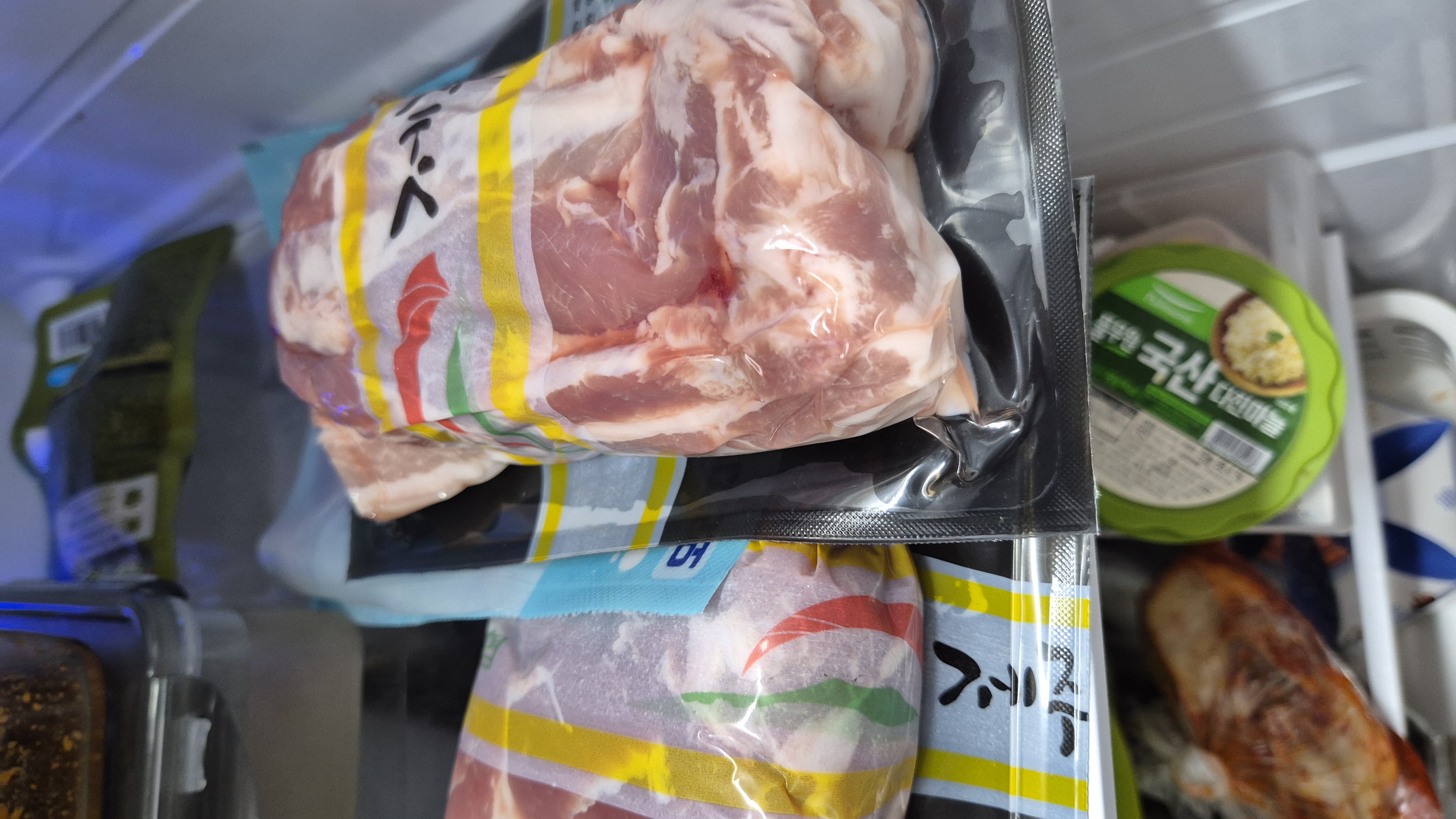 제주양돈농협 삼겹구이용 (500g 2개) + 앞다리 300g 선물 세트-1
