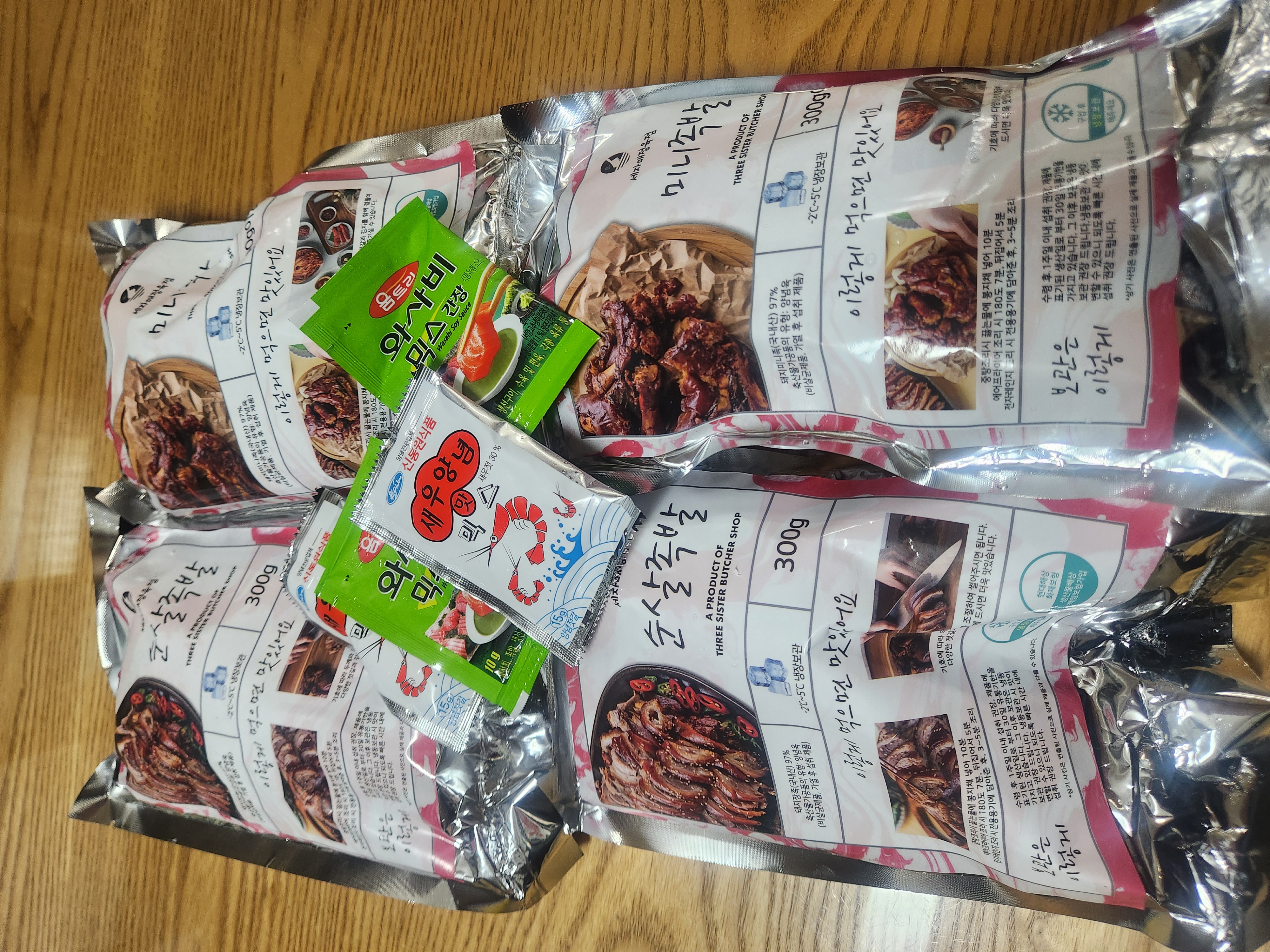 캠핑용 쫀득 항정껍데기 & 세자매정육점 족발세트 (1.2kg)-1