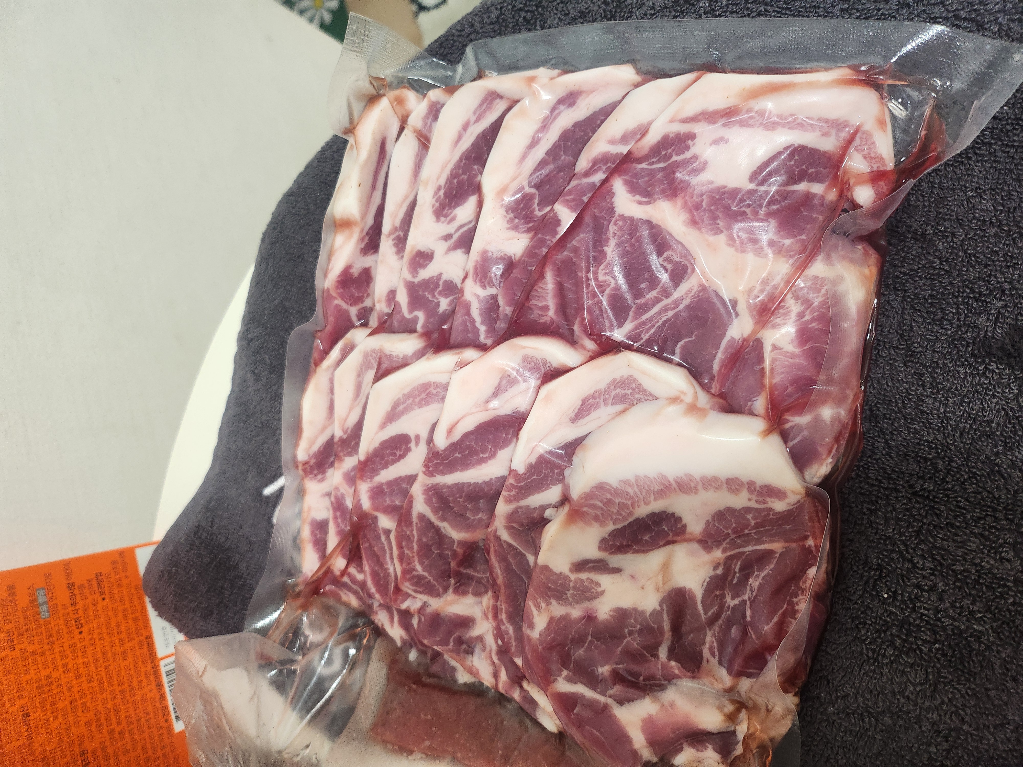 현대식육식당 프리미엄 돼지고기 1kg (삼겹살, 목살, 등갈비 중 선택)-1