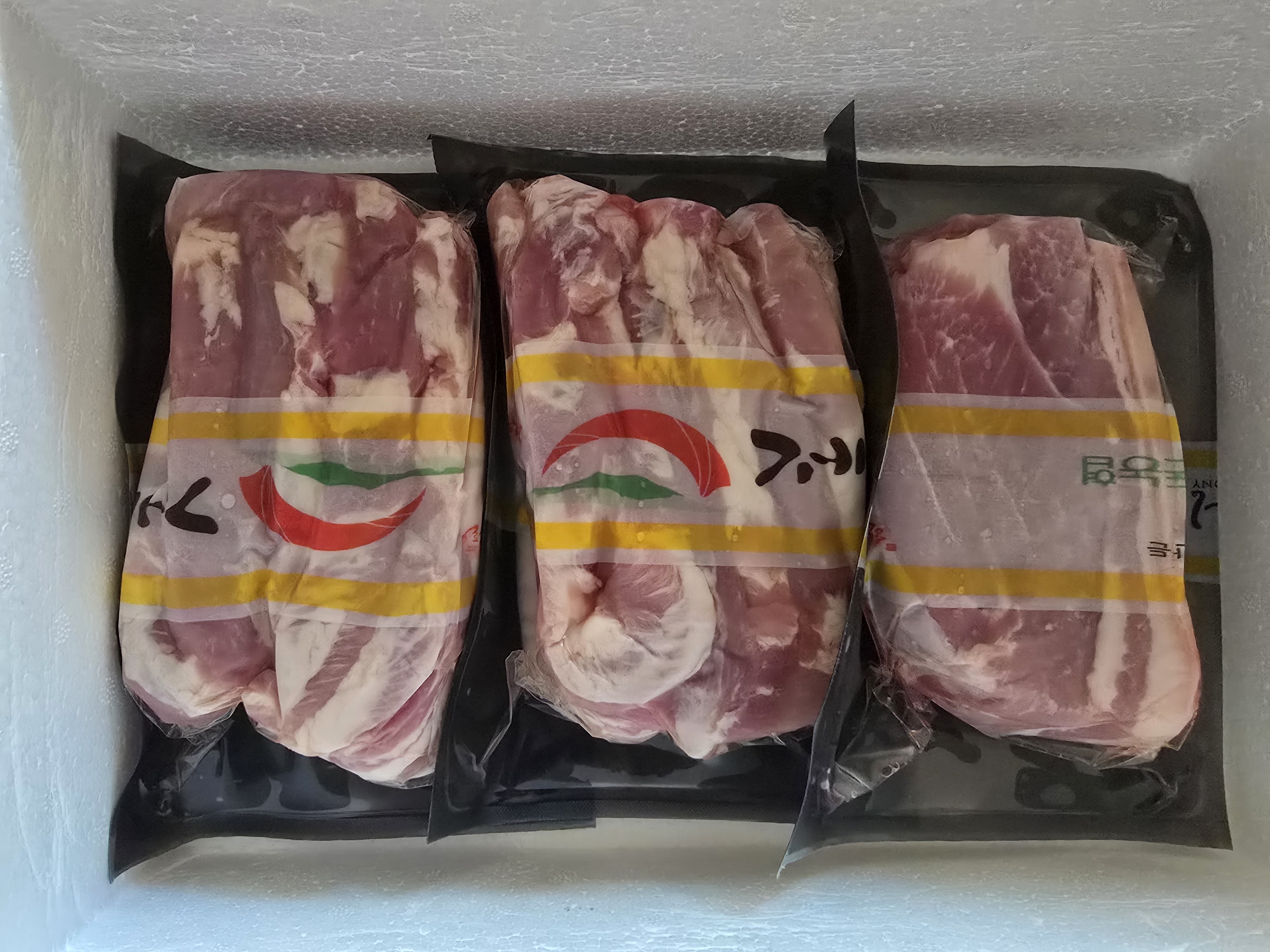 제주양돈농협 삼겹구이용 (500g 2개) + 앞다리 300g 선물 세트-1