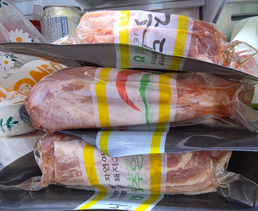 제주양돈농협 삼겹구이용 (500g 2개) + 앞다리 300g 선물 세트-1