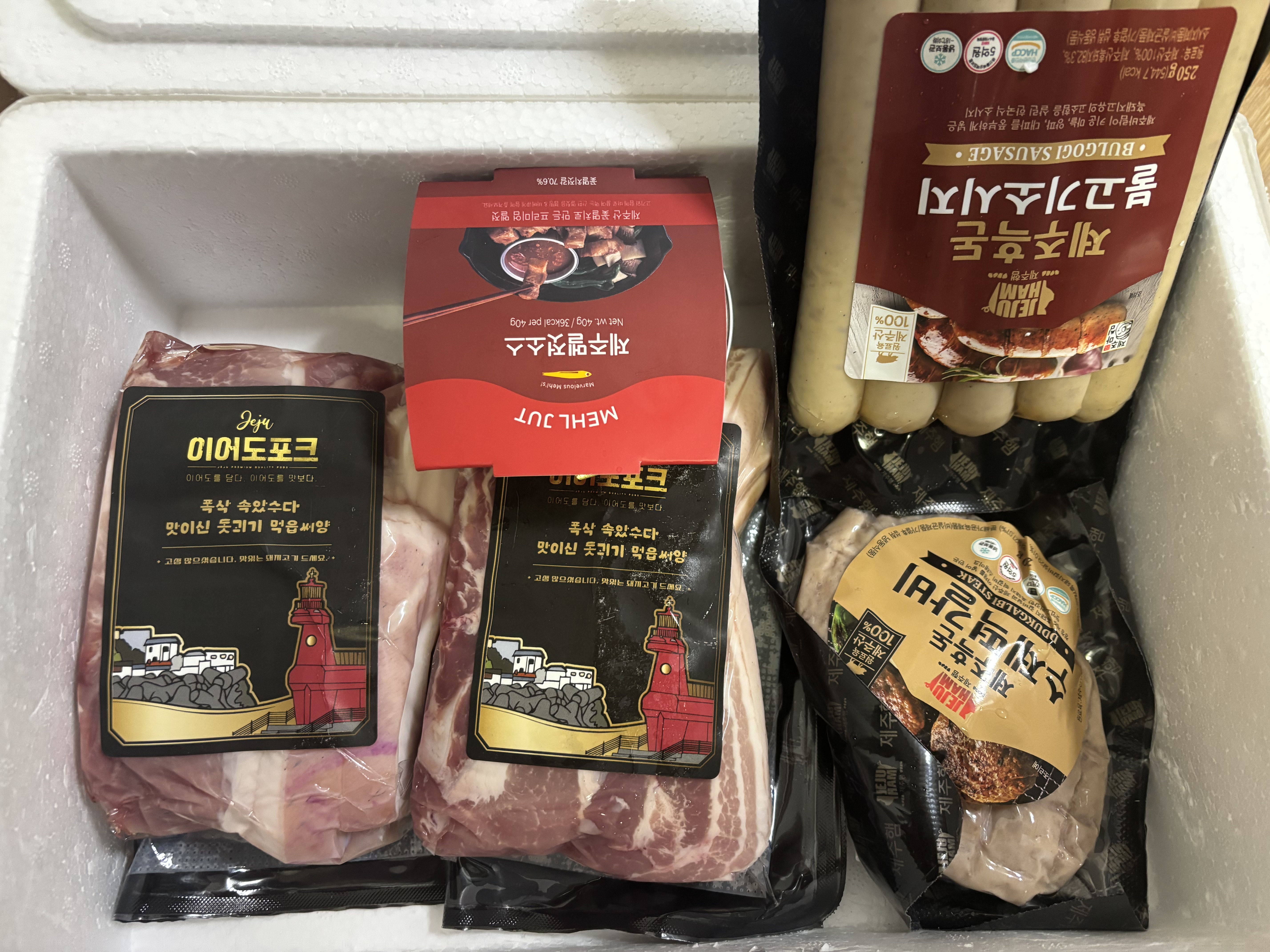 백오겹500g+흑돼지 앞다리살500g+흑돈떡갈비200g+흑돈소세지250g+멜젓소스40g-1