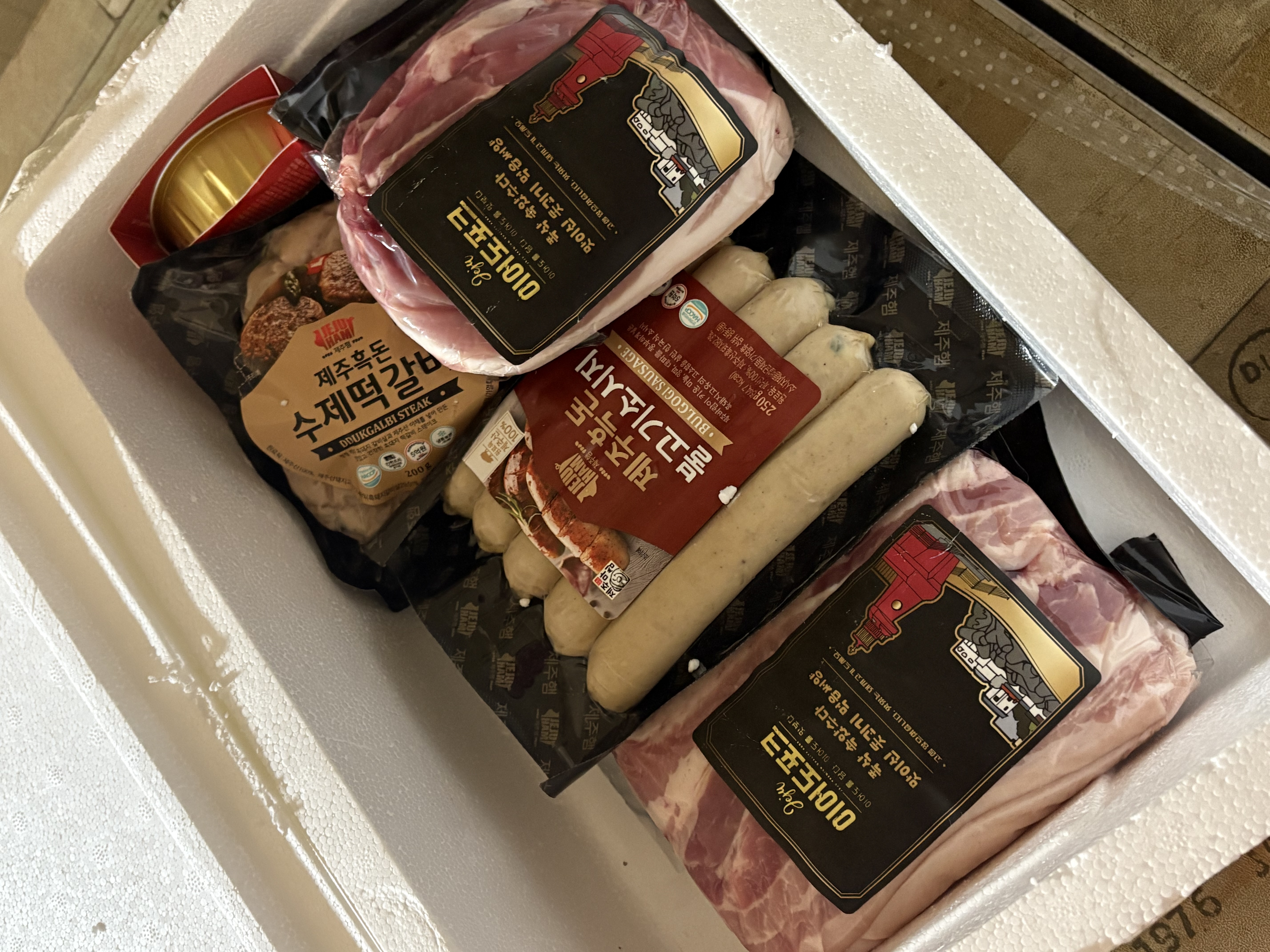 백오겹500g+흑돼지 앞다리살500g+흑돈떡갈비200g+흑돈소세지250g+멜젓소스40g-2