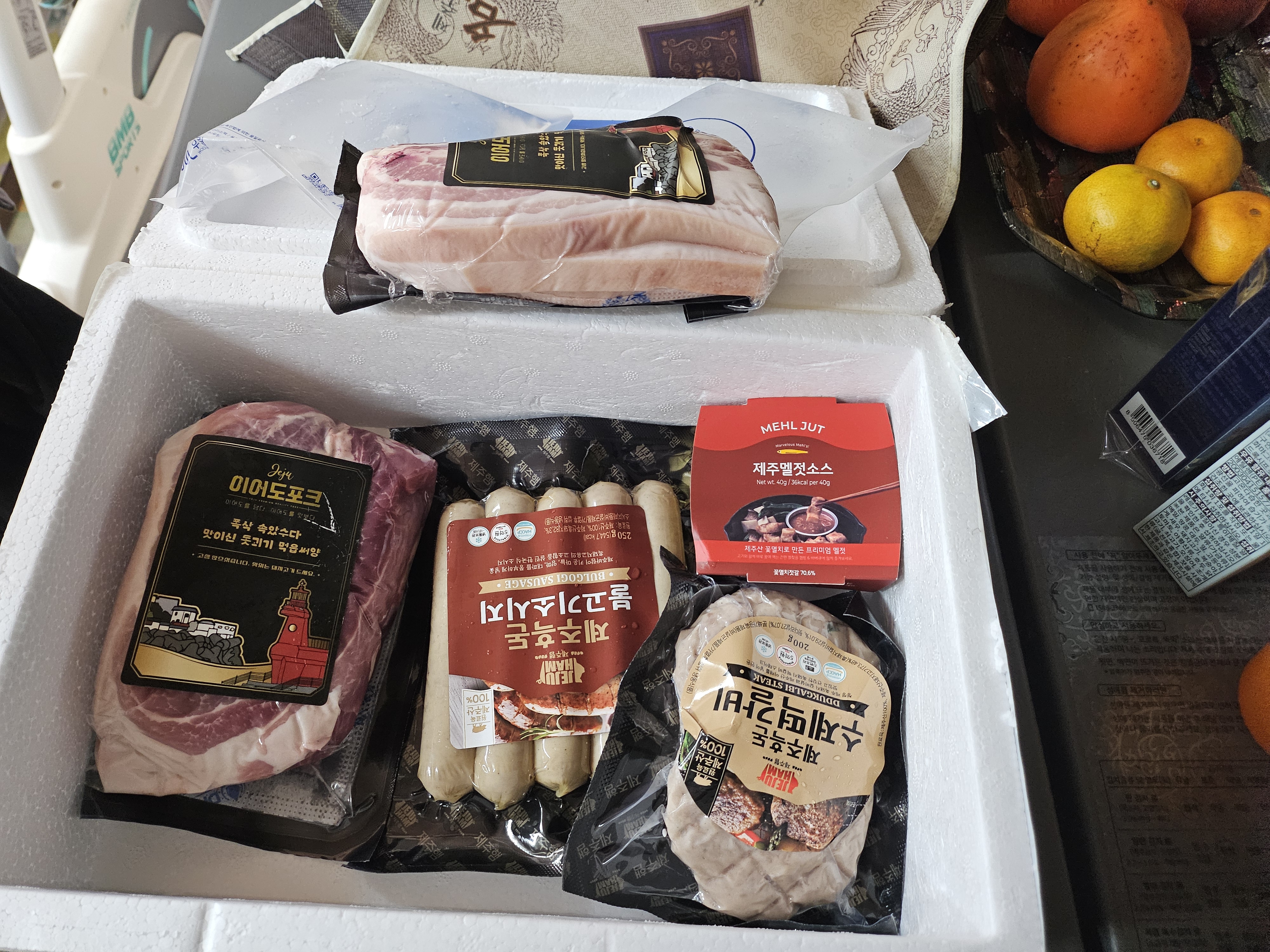 백오겹500g+흑돼지 앞다리살500g+흑돈떡갈비200g+흑돈소세지250g+멜젓소스40g-1