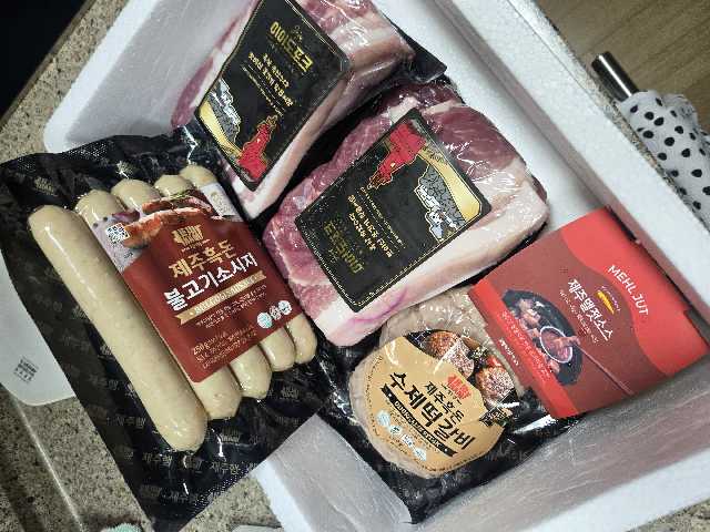 백오겹500g+흑돼지 앞다리살500g+흑돈떡갈비200g+흑돈소세지250g+멜젓소스40g-1