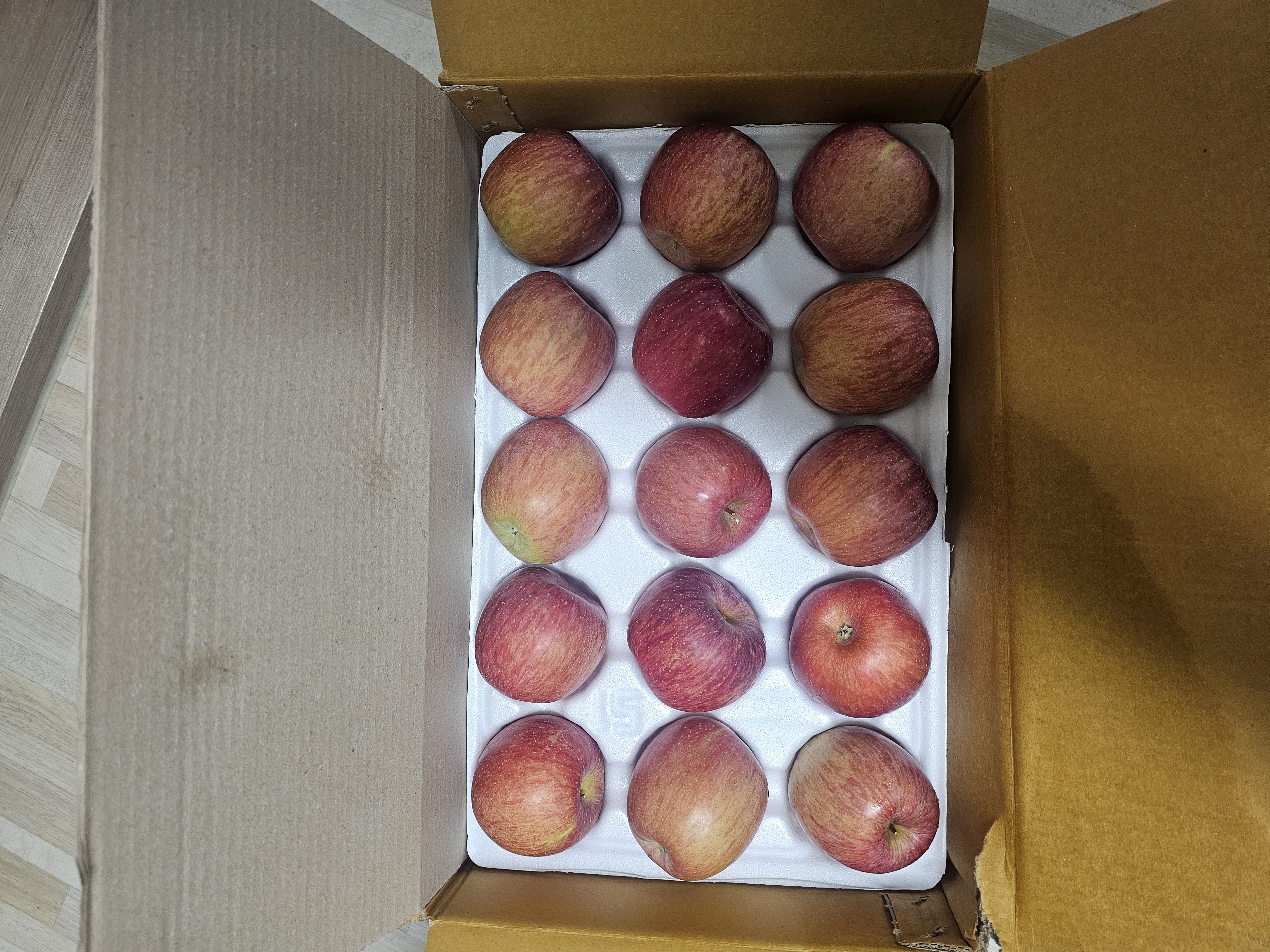 풍기농협 영주사과 3.5kg + 1kg 추가증정-1