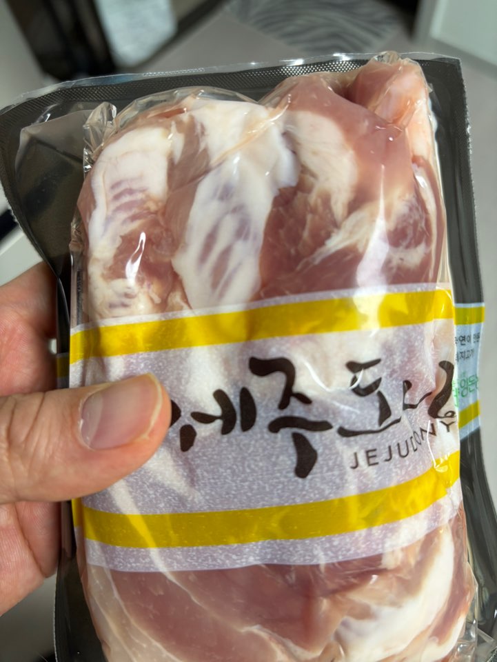 제주양돈농협 삼겹구이용 (500g 2개) + 앞다리 300g 선물 세트-1