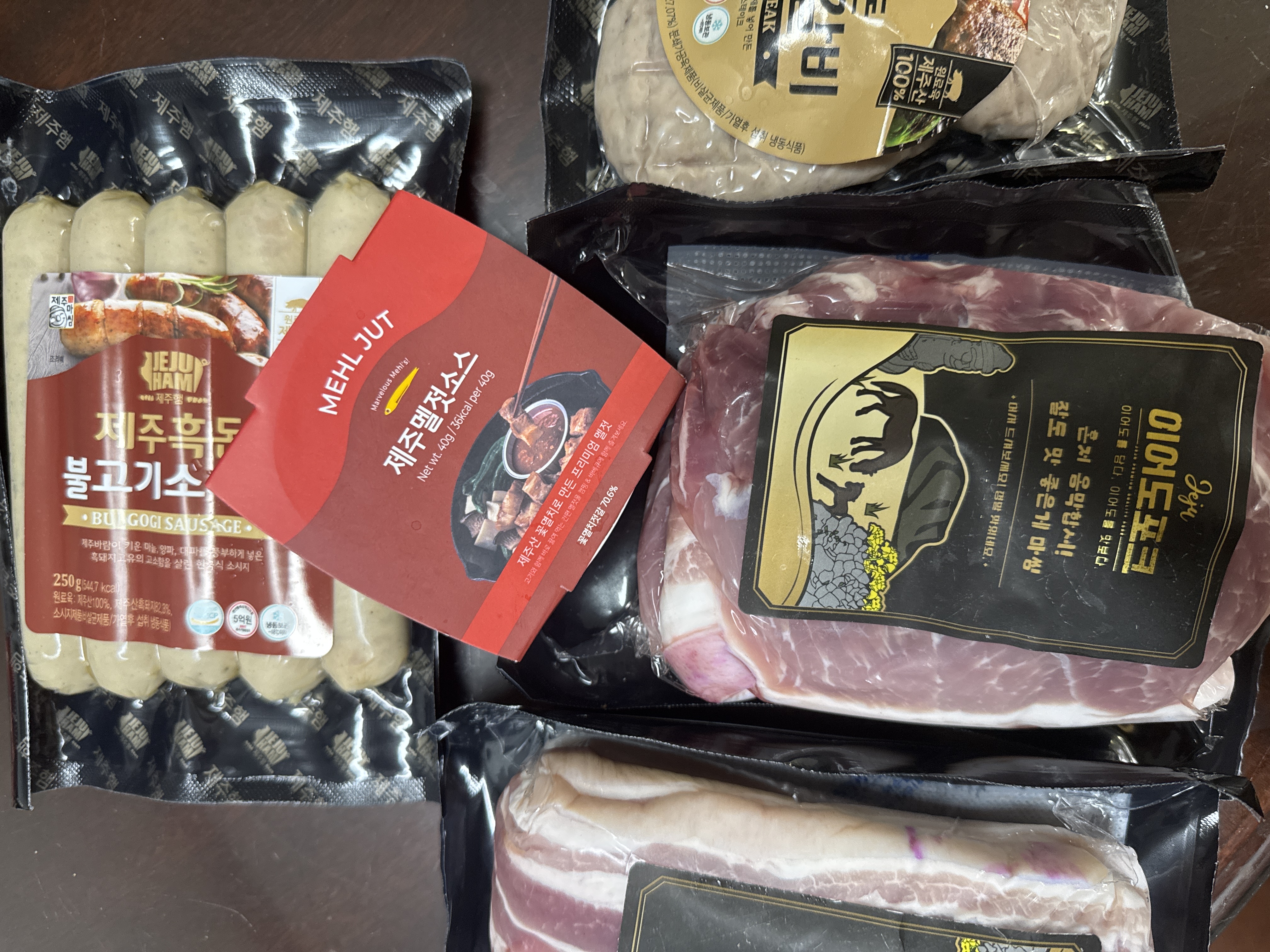 백오겹500g+흑돼지 앞다리살500g+흑돈떡갈비200g+흑돈소세지250g+멜젓소스40g-1