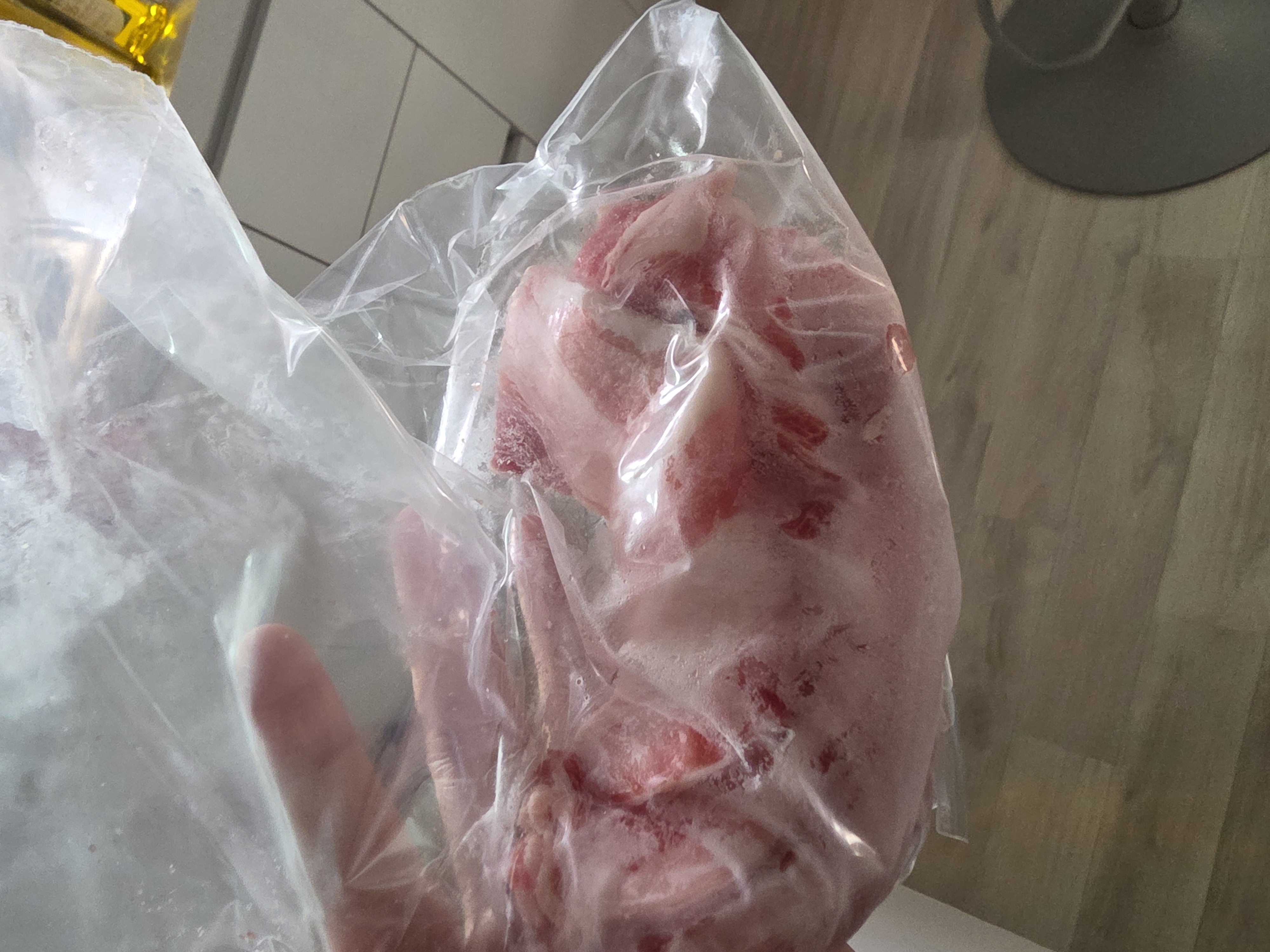 1+ 등급 한우 등심 400g (300g+100g) + 곰탕세트 or 대패삼겹살400g 추가증정-1