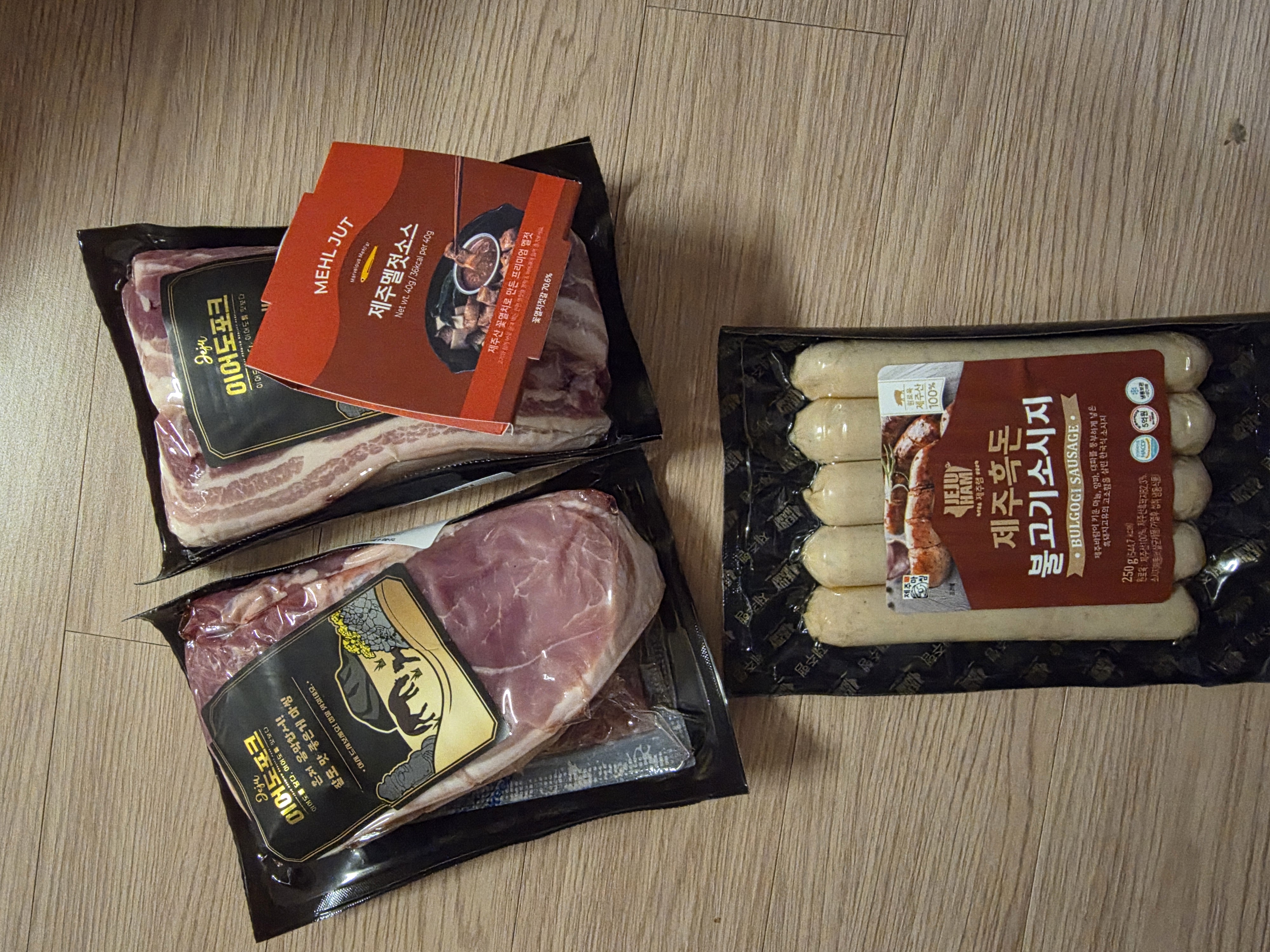 백오겹500g+흑돼지 앞다리살500g+흑돈떡갈비200g+흑돈소세지250g+멜젓소스40g-1