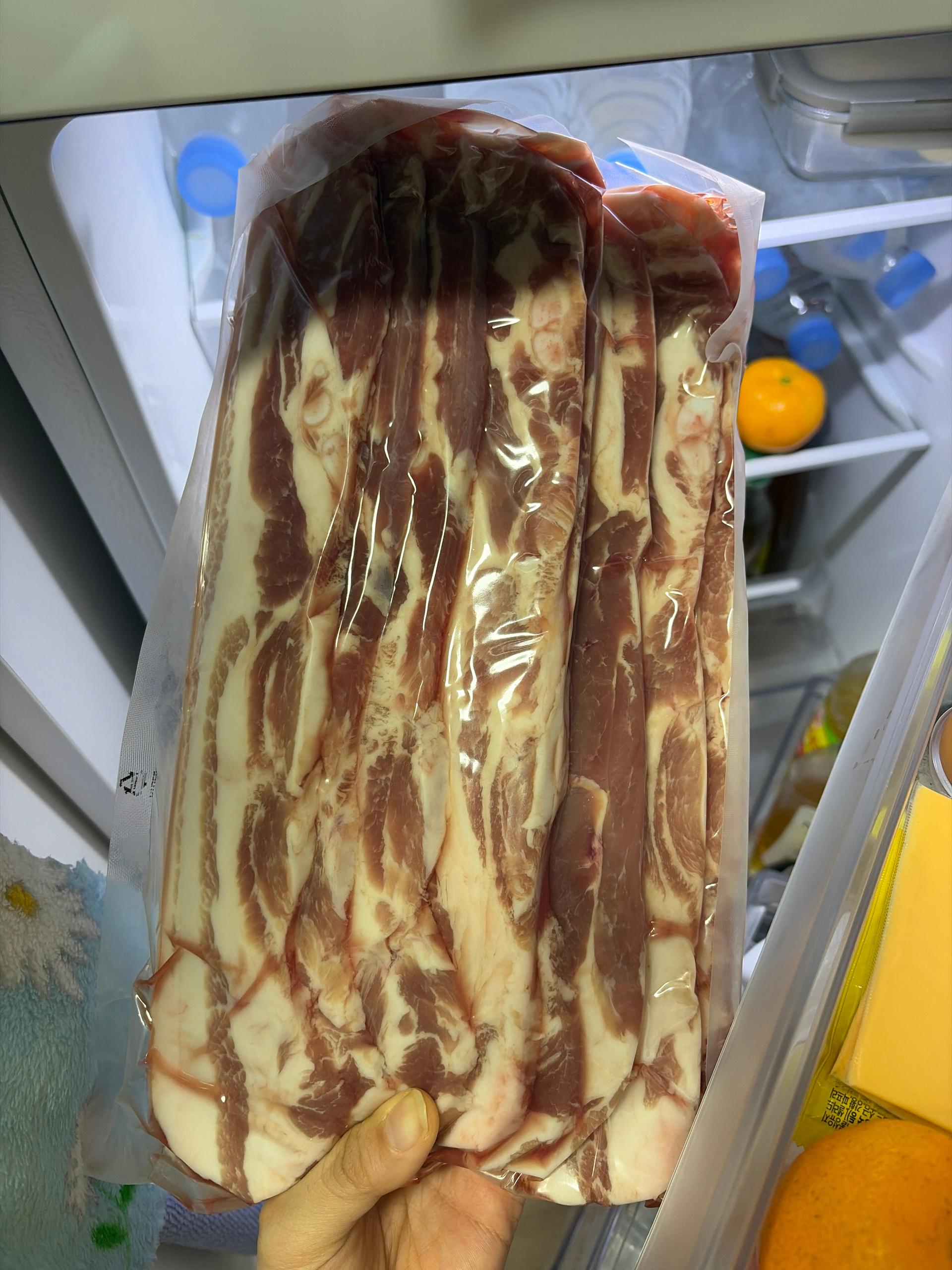 현대식육식당 프리미엄 돼지고기 1kg (삼겹살, 목살, 등갈비 중 선택) + 각 부위별 200g 증량