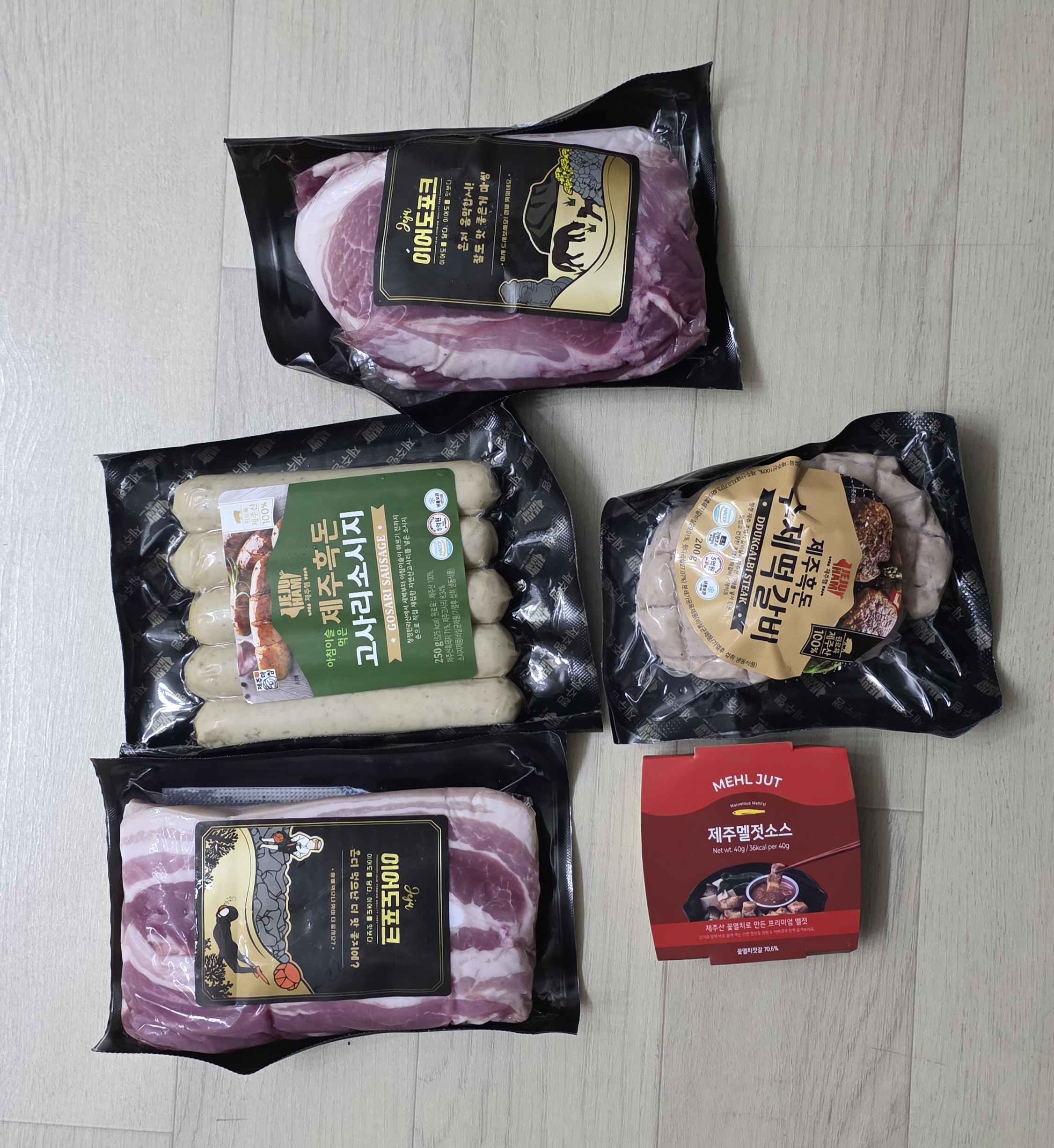 백오겹500g+흑돼지 앞다리살500g+흑돈떡갈비200g+흑돈소세지250g+멜젓소스40g-1