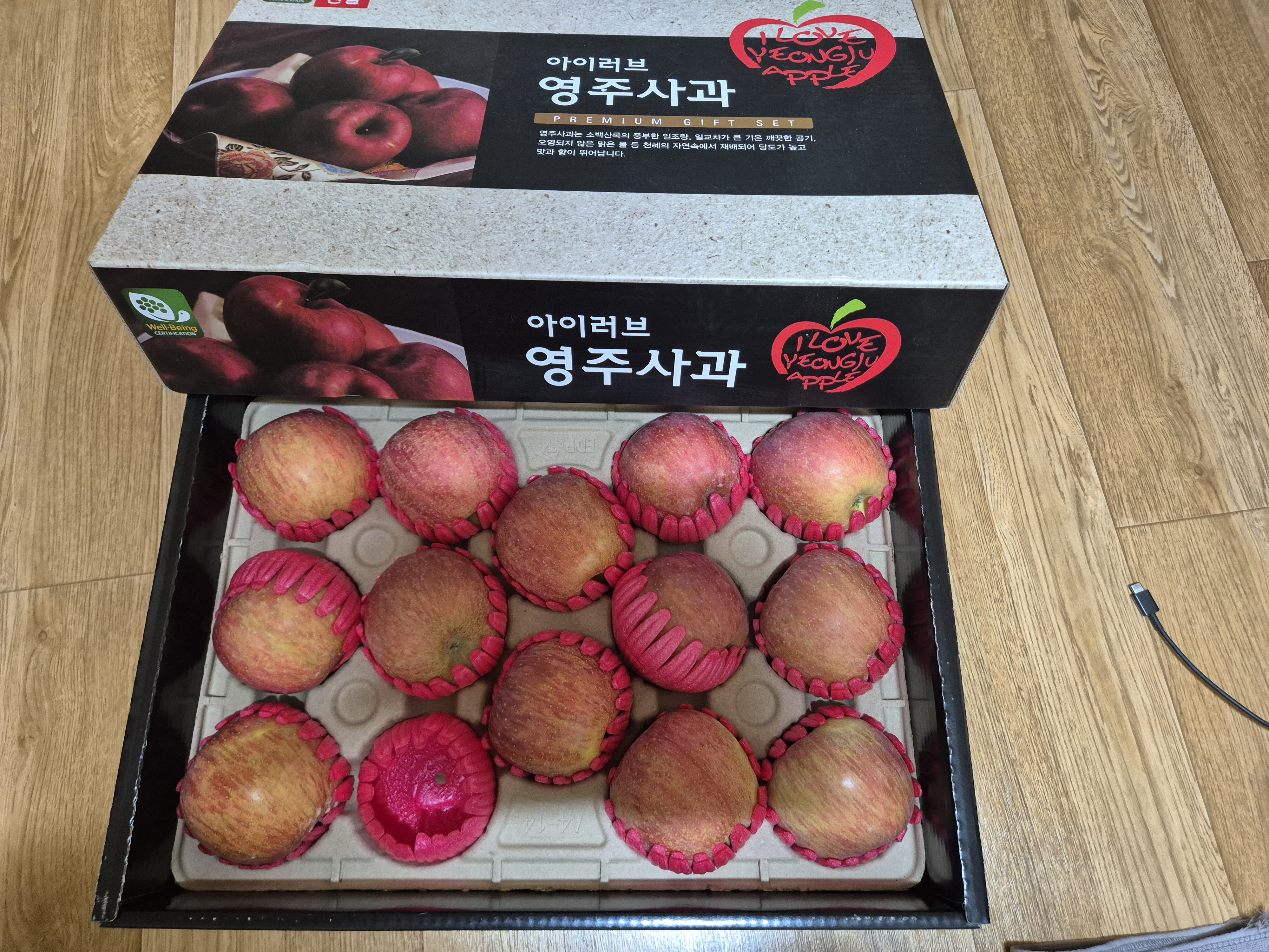 대경사과원예농협 영주사과 3.2kg 선물세트 (11입내)+1kg 추가증정-1