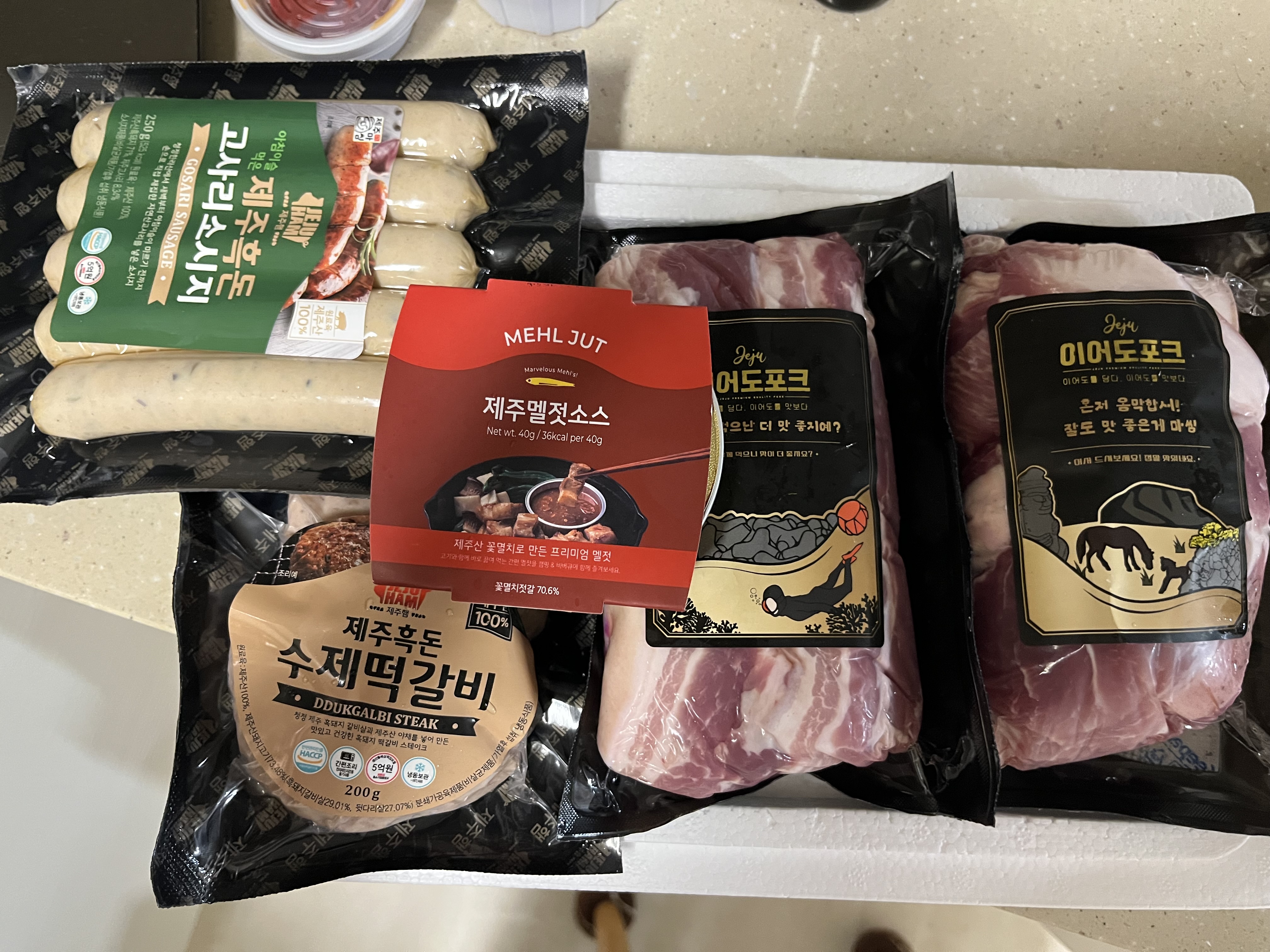 백오겹500g+흑돼지 앞다리살500g+흑돈떡갈비200g+흑돈소세지250g+멜젓소스40g-2