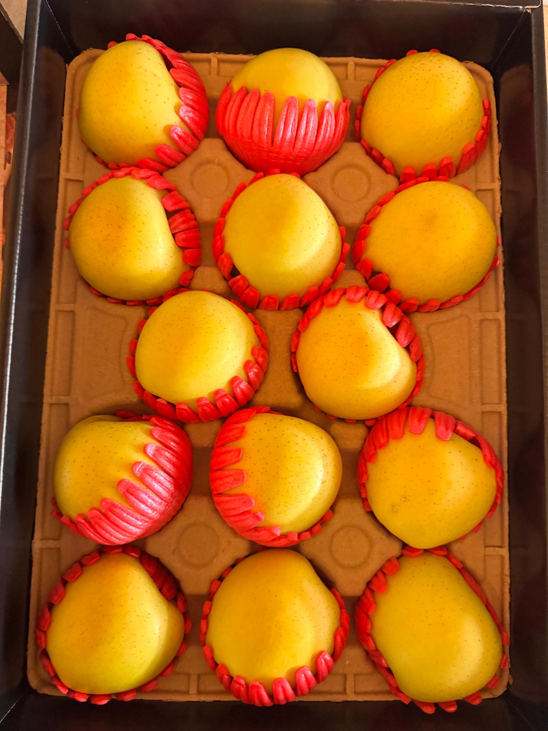 대경사과원예농협 영주사과 3.2kg 선물세트 (11입내)+1kg 추가증정 이미지