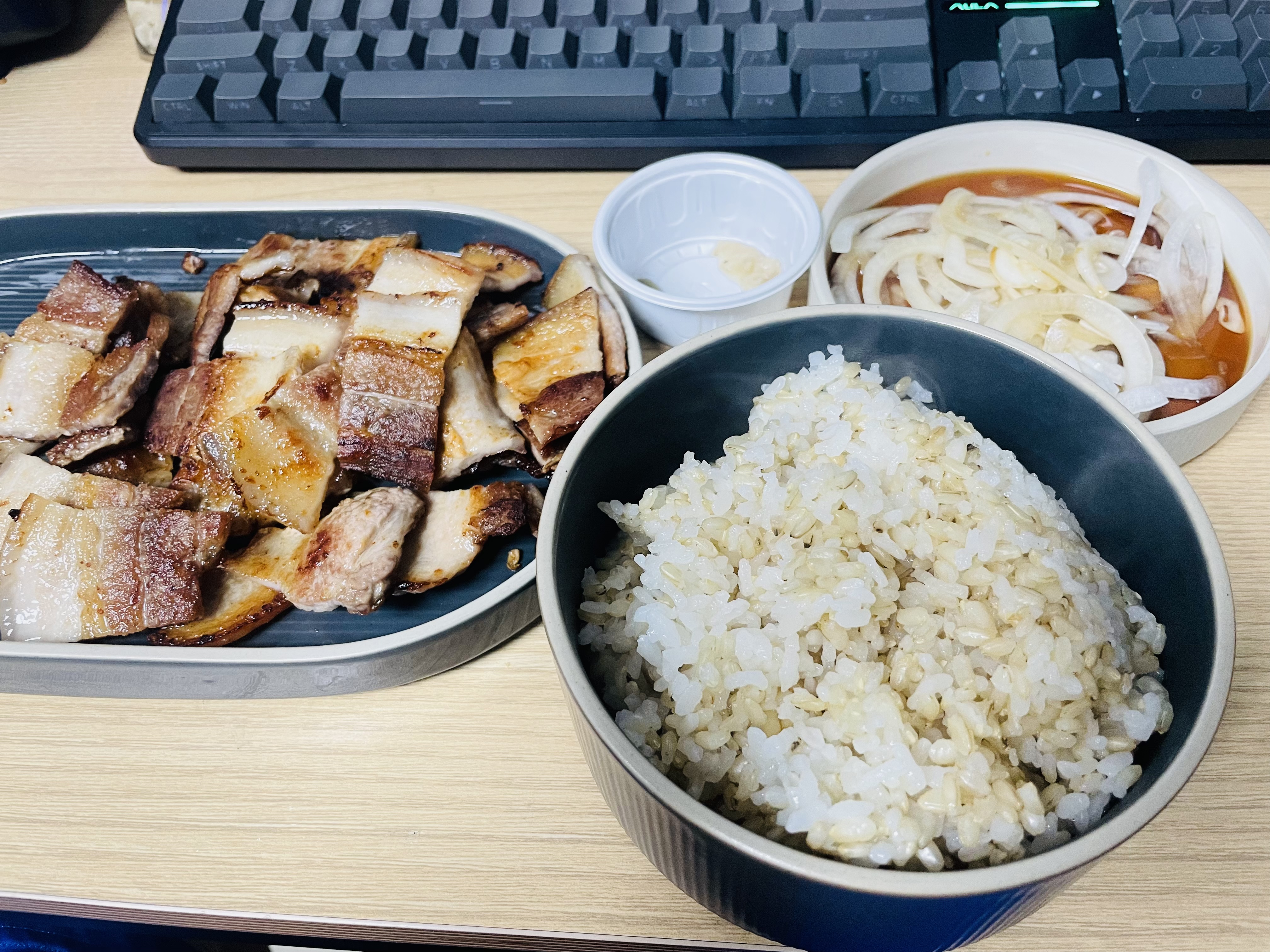 100% 국내산 한돈세트 최대 1.8kg 증정-1