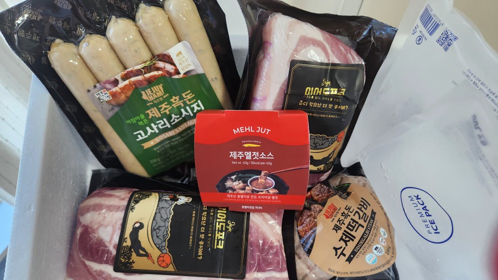 백오겹500g+흑돼지 앞다리살500g+흑돈떡갈비200g+흑돈소세지250g+멜젓소스40g-1