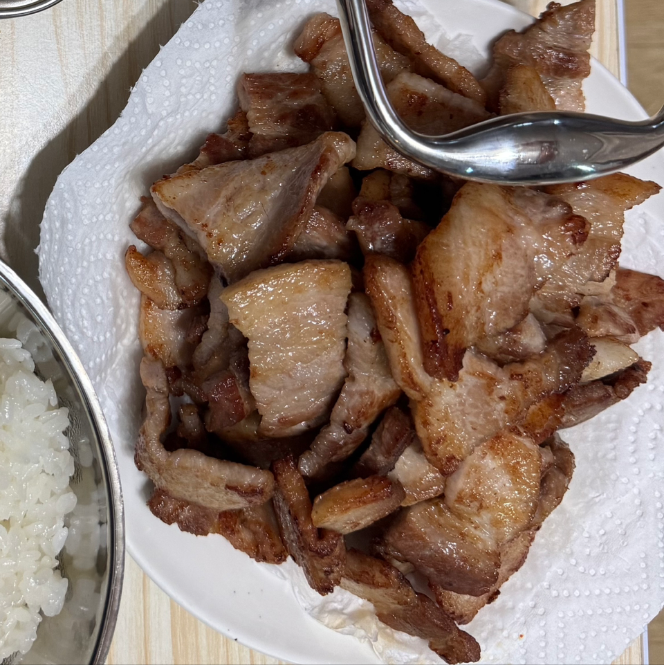 현대식육식당 프리미엄 돼지고기 1kg (삼겹살, 목살, 등갈비 중 선택) + 각 부위별 200g 증량