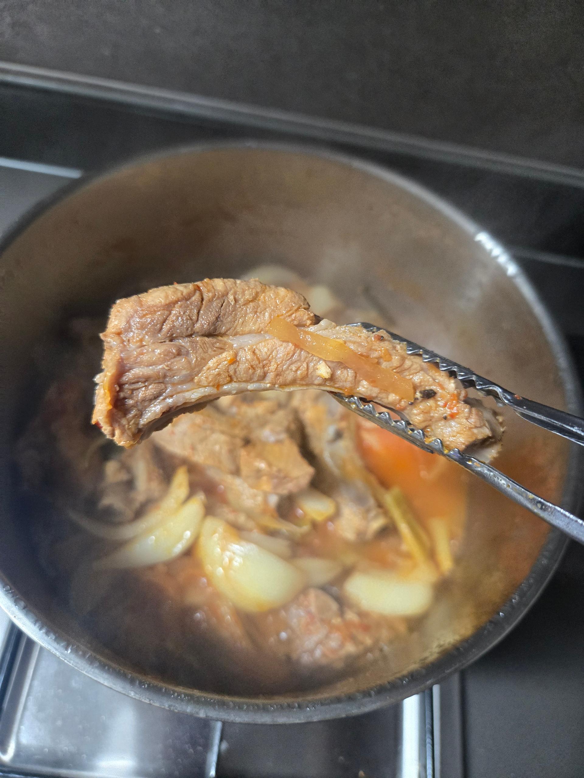 현대식육식당 프리미엄 돼지고기 1kg (삼겹살, 목살, 등갈비 중 선택) + 각 부위별 200g 증량