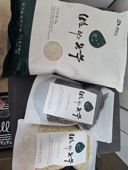 저탄소 유기농쌀 어울림 세트(하이아미 4kg+찰흑미 1kg+보리쌀 1kg)-1
