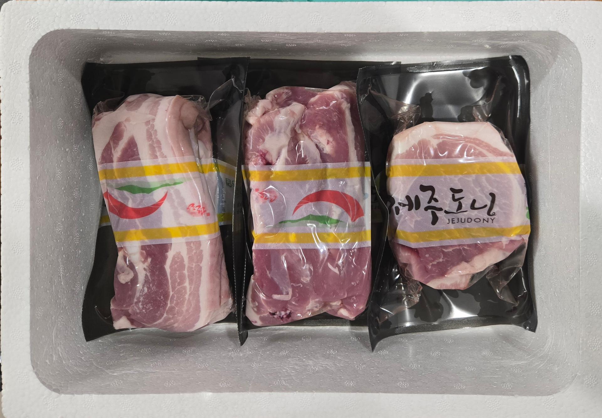 제주양돈농협 삼겹구이용 (500g 2개) + 앞다리 300g 선물 세트