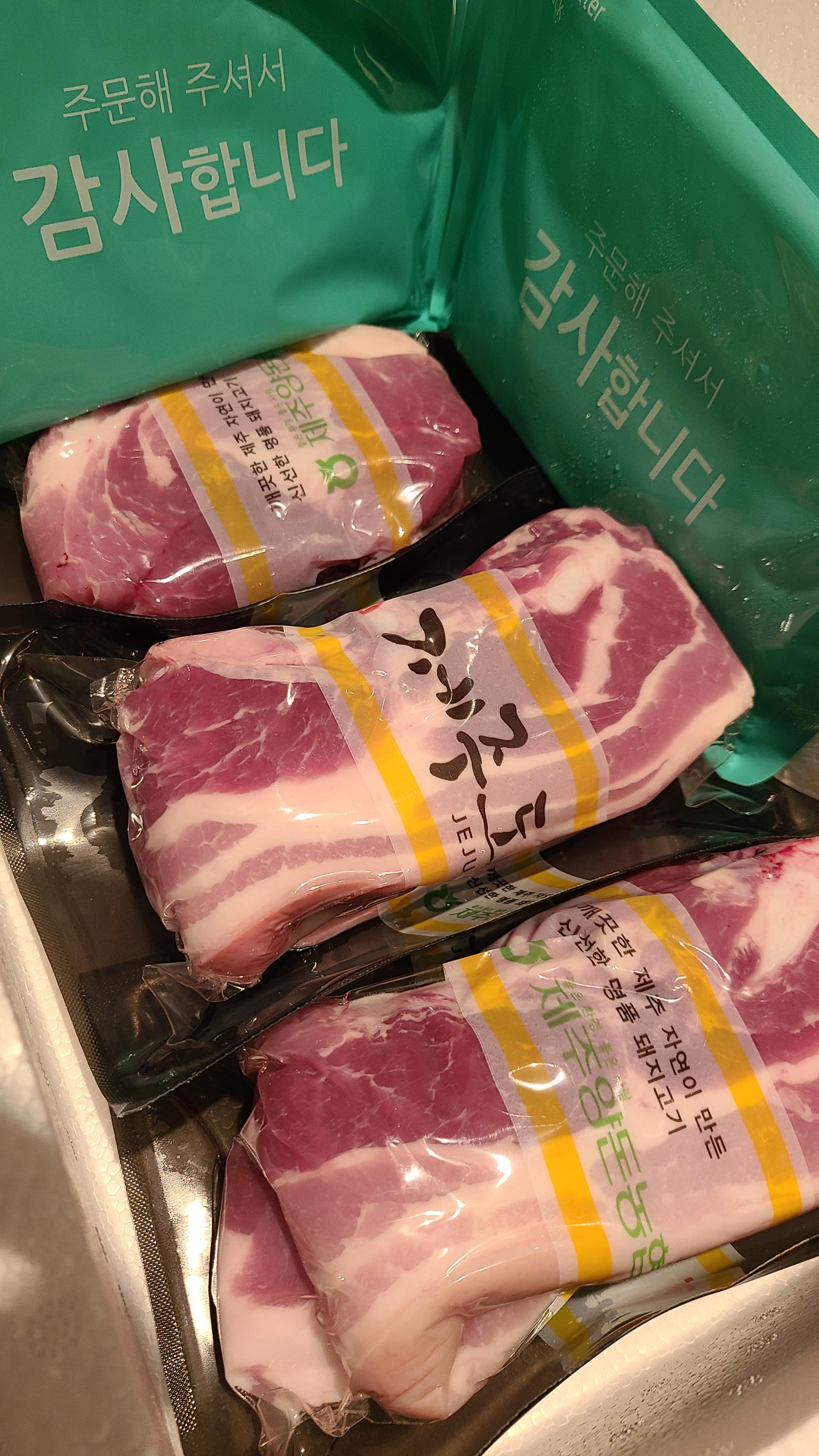 제주양돈농협 삼겹구이용 (500g 2개) + 앞다리 300g 선물 세트