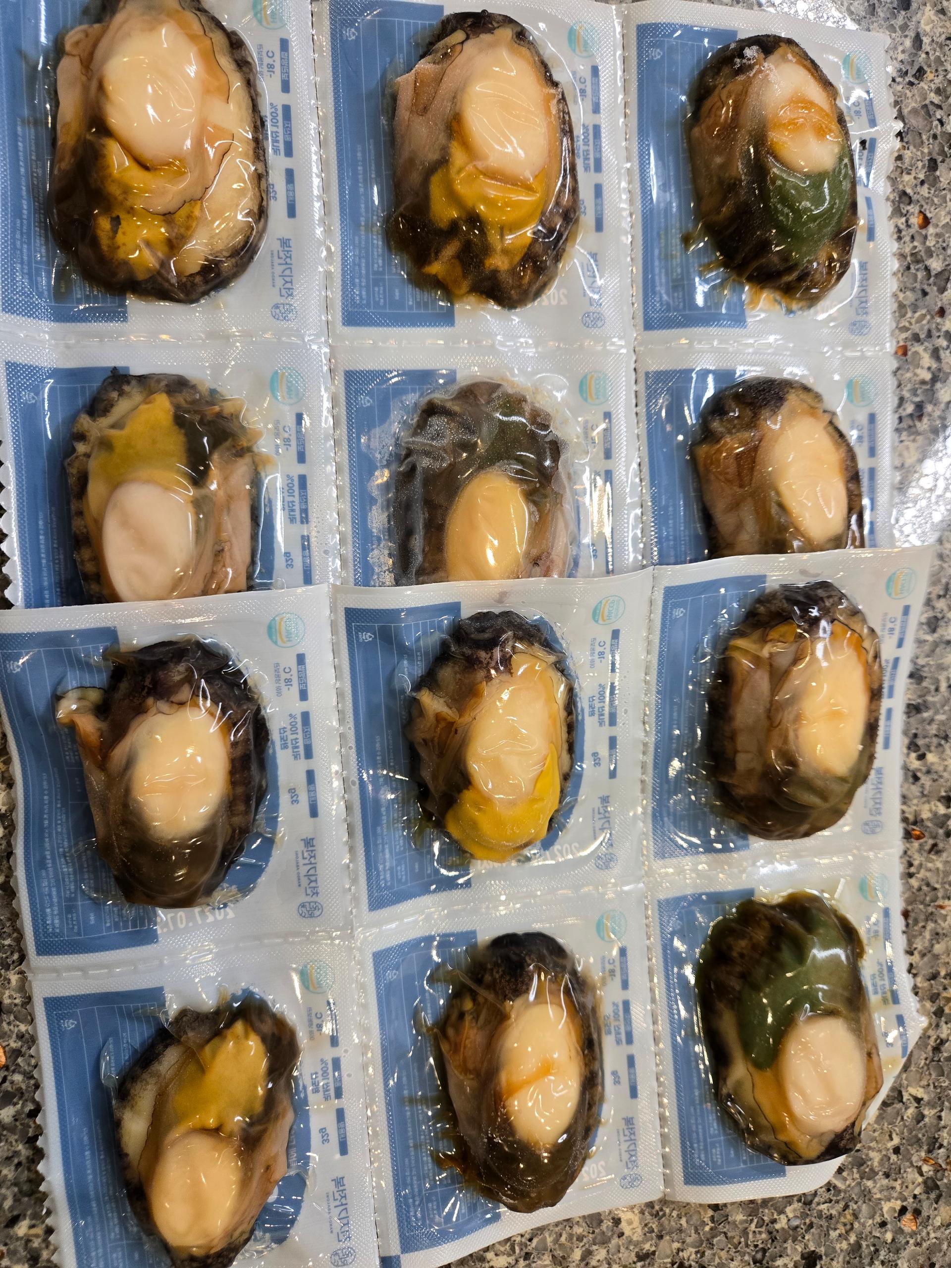 손질전복 12마리 (6마리 x 2팩)