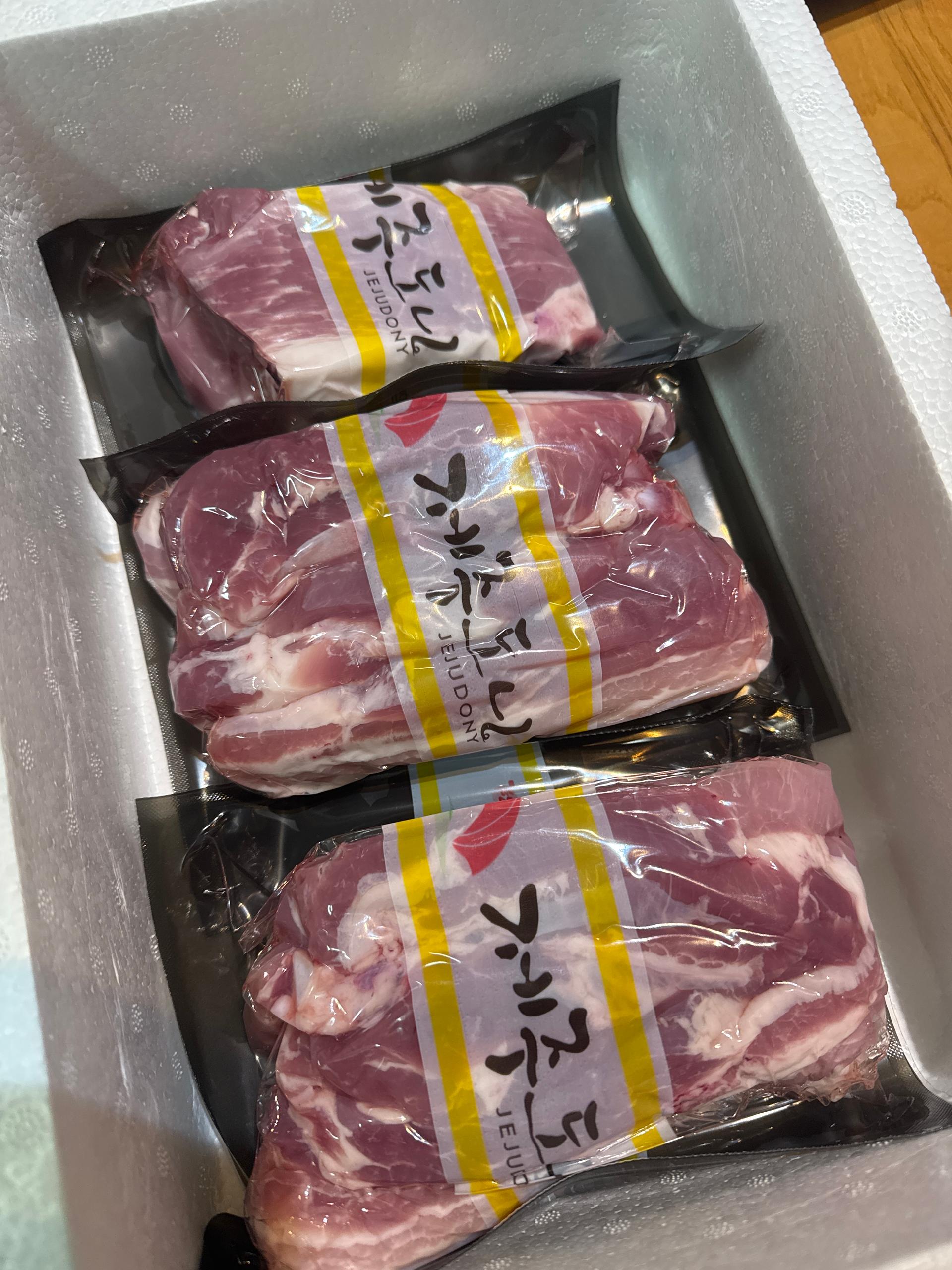 제주양돈농협 삼겹구이용 (500g 2개) + 앞다리 300g 선물 세트