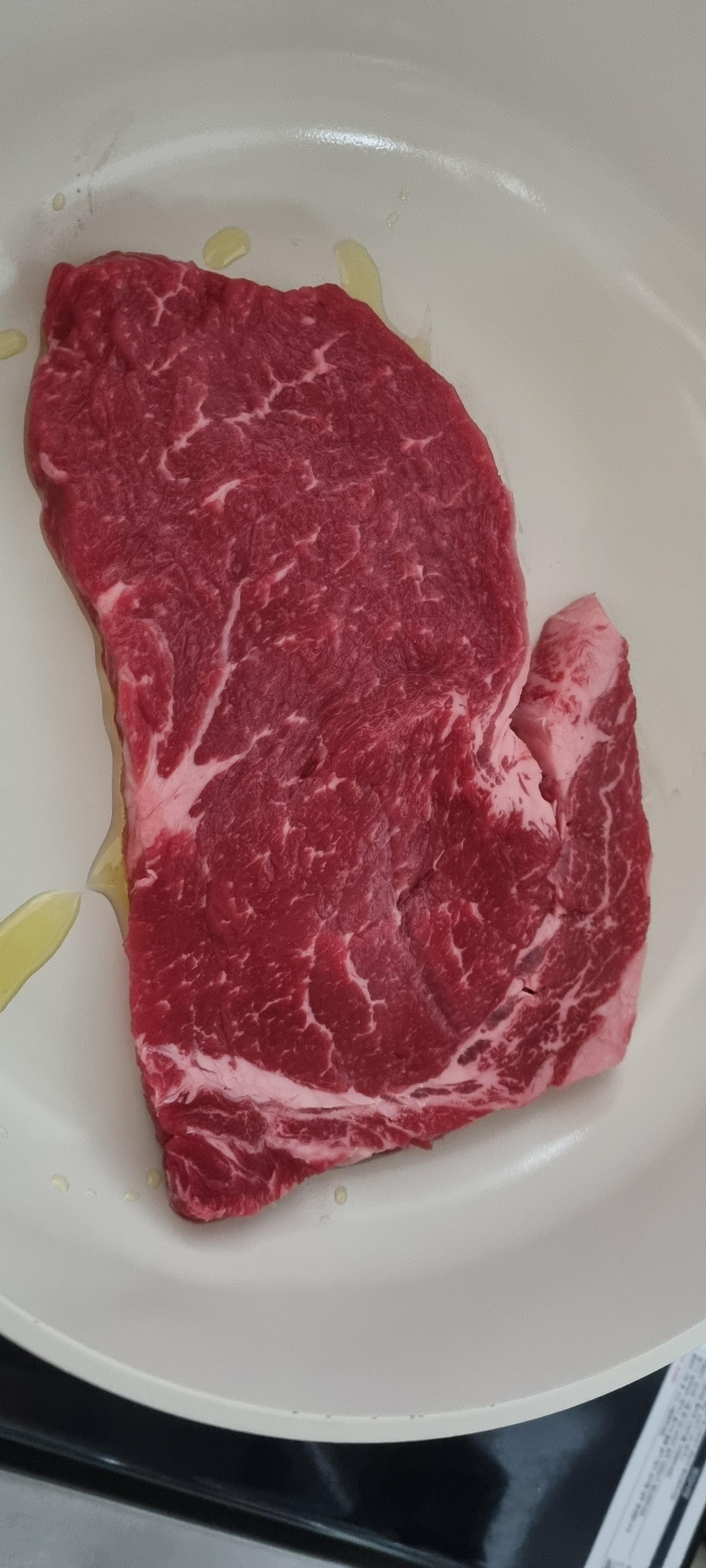 광주축협 한우 등심 1등급 (300g) + 50g 추가증정