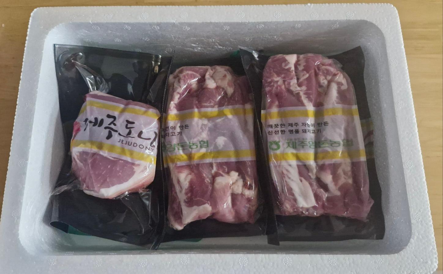 제주양돈농협 삼겹구이용 (500g 2개) + 앞다리 300g 선물 세트