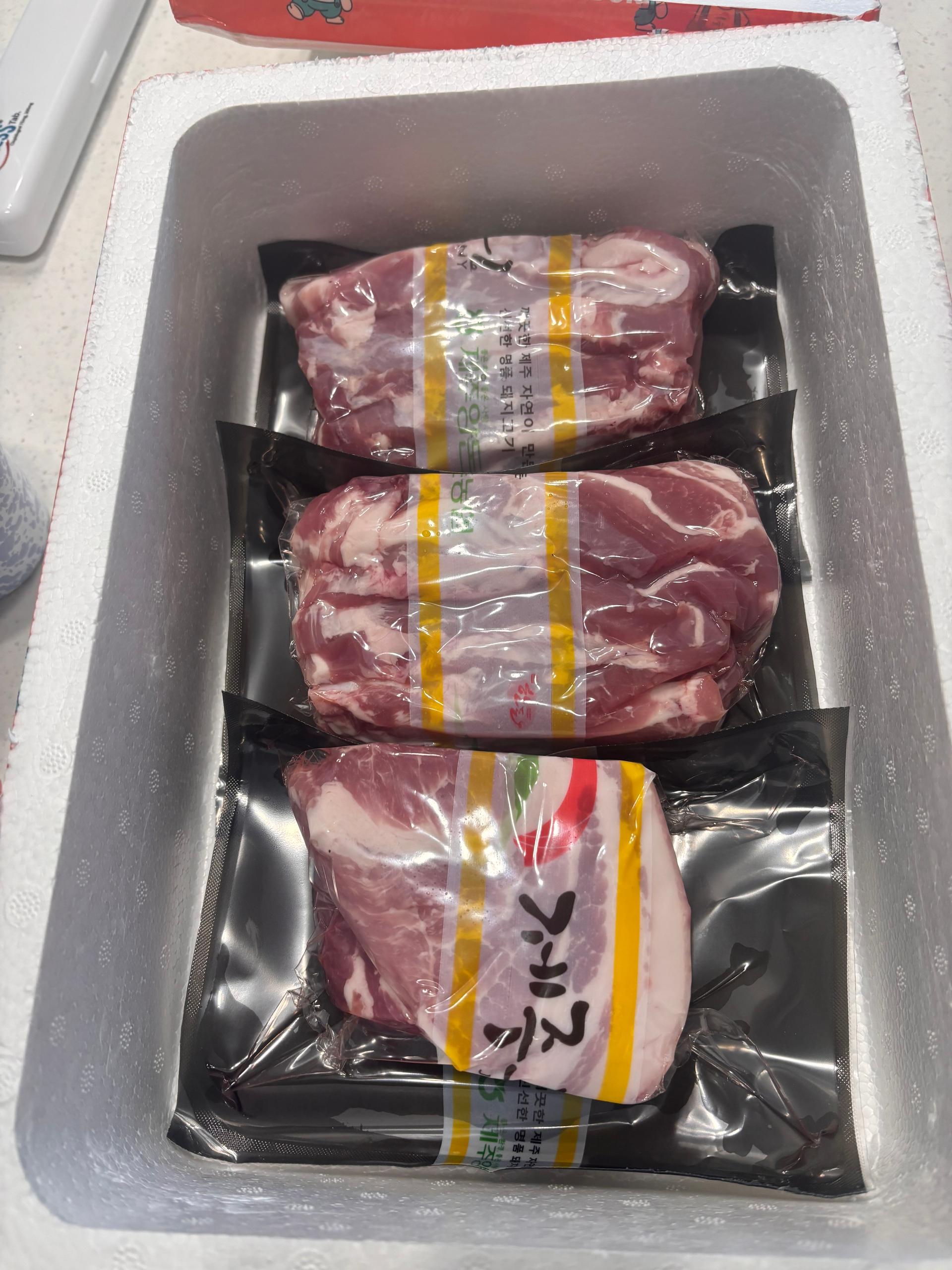 제주양돈농협 삼겹구이용 (500g 2개) + 앞다리 300g 선물 세트