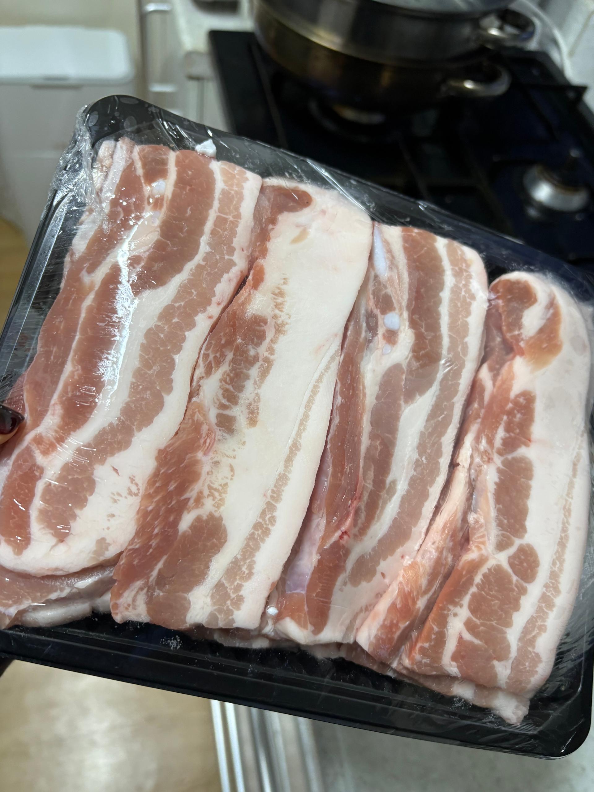 한돈 삼겹살 1.8kg / 생돼지갈비 2kg + 양념소스