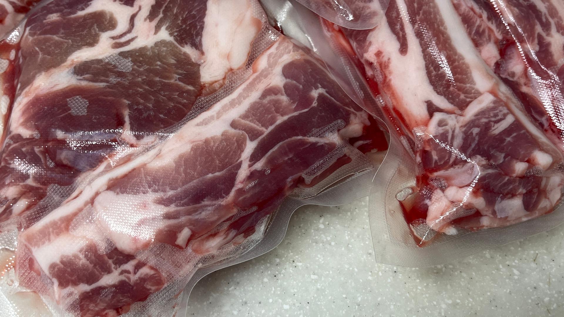 돈육삼겹목살구이세트 2.2kg (삼겹살 1.2kg + 목살 1kg)