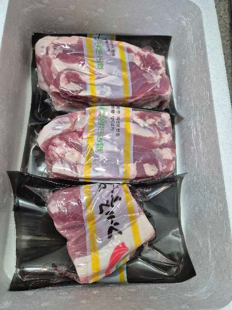 제주양돈농협 삼겹구이용 (500g 2개) + 앞다리 300g 선물 세트