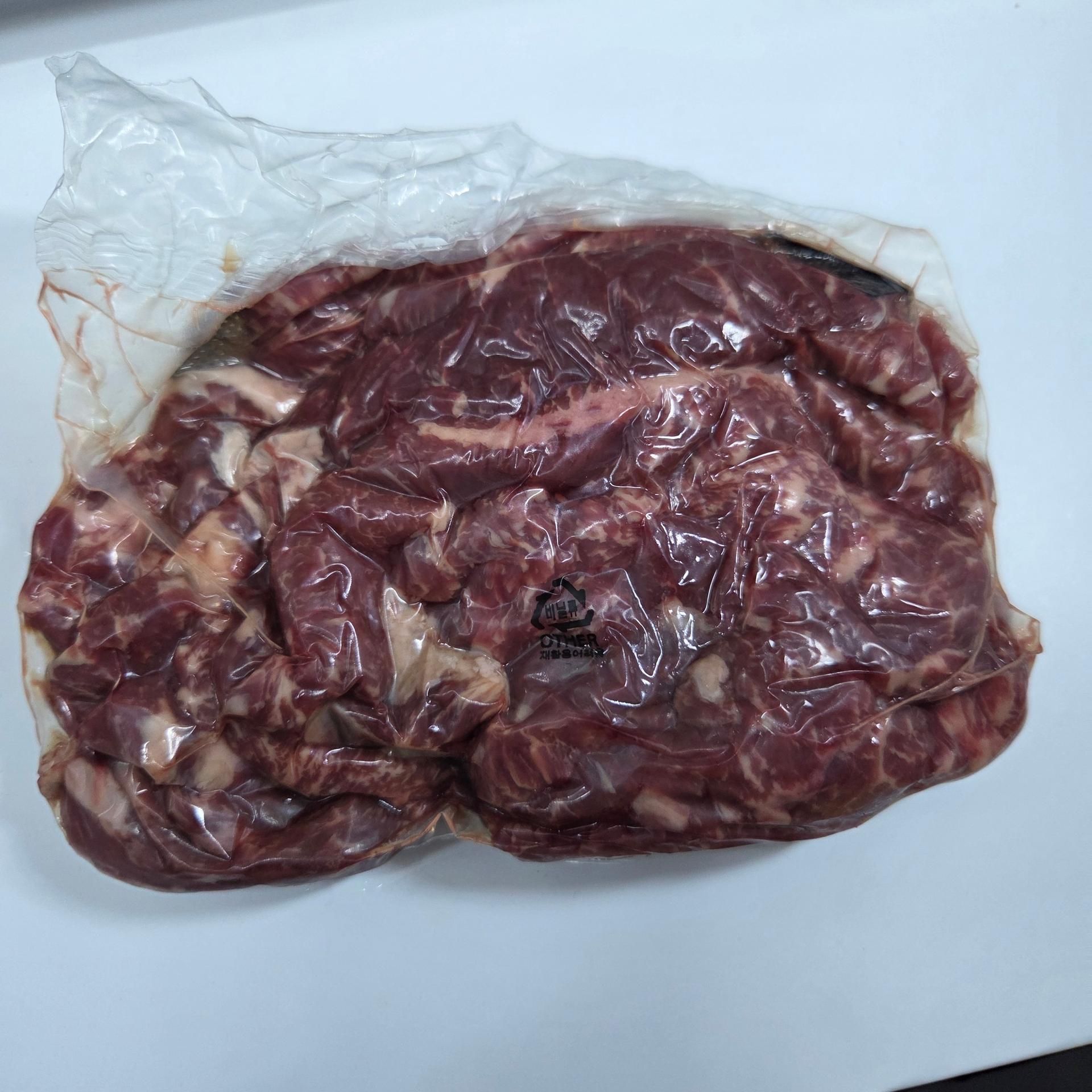 한우 실속구이 400g + 국거리 200g + 곰탕세트 500g*2팩 or 대패삼겹살400g 추가증정