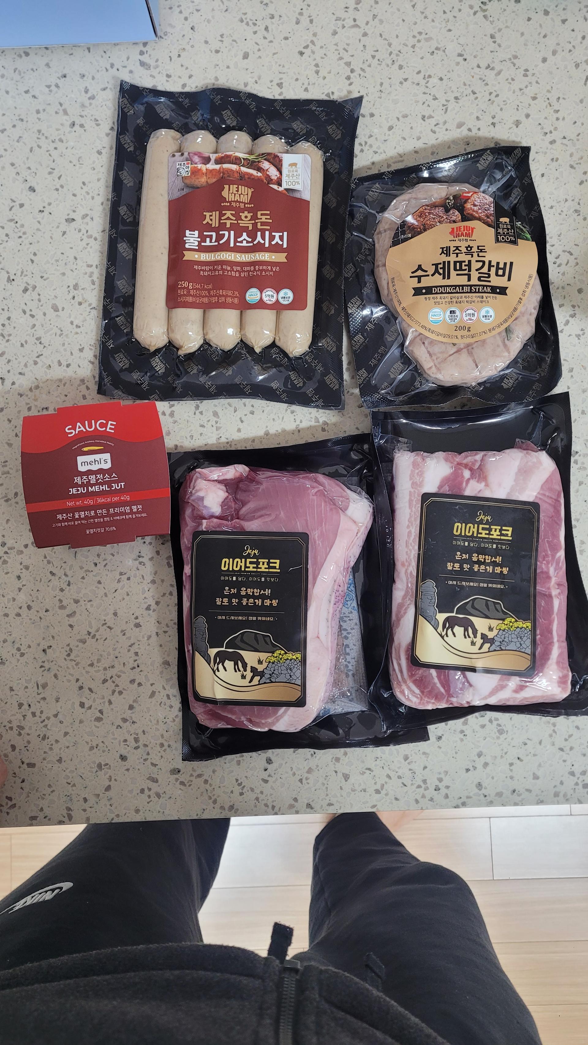백오겹500g+흑돼지 앞다리살500g+흑돈떡갈비200g+흑돈소세지250g+멜젓소스40g
