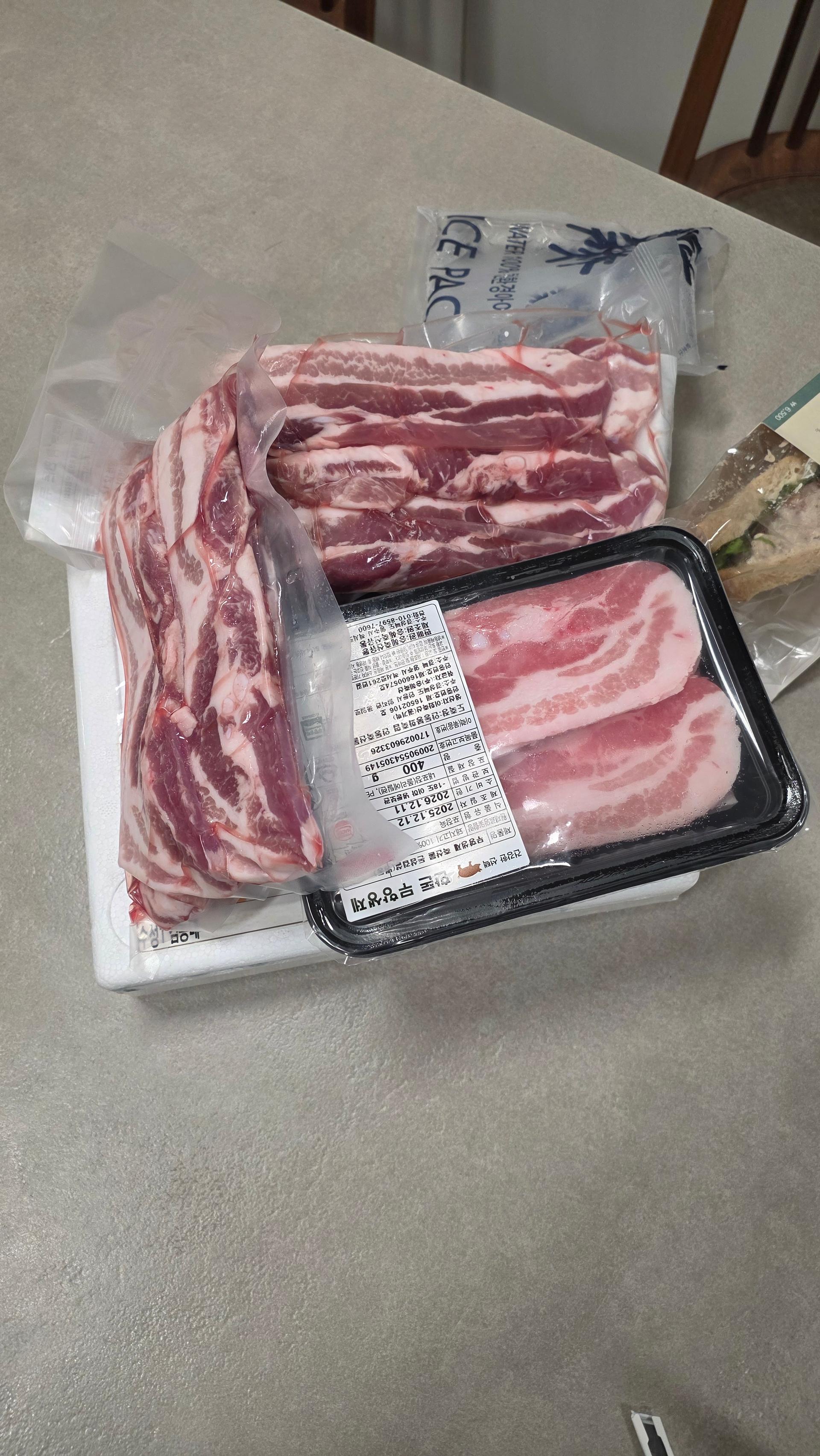 무항생제 한돈 삼겹살 1.3kg(1.1kg+200g추가증정) + 곰탕세트or대패삼겹살400g 추가증정